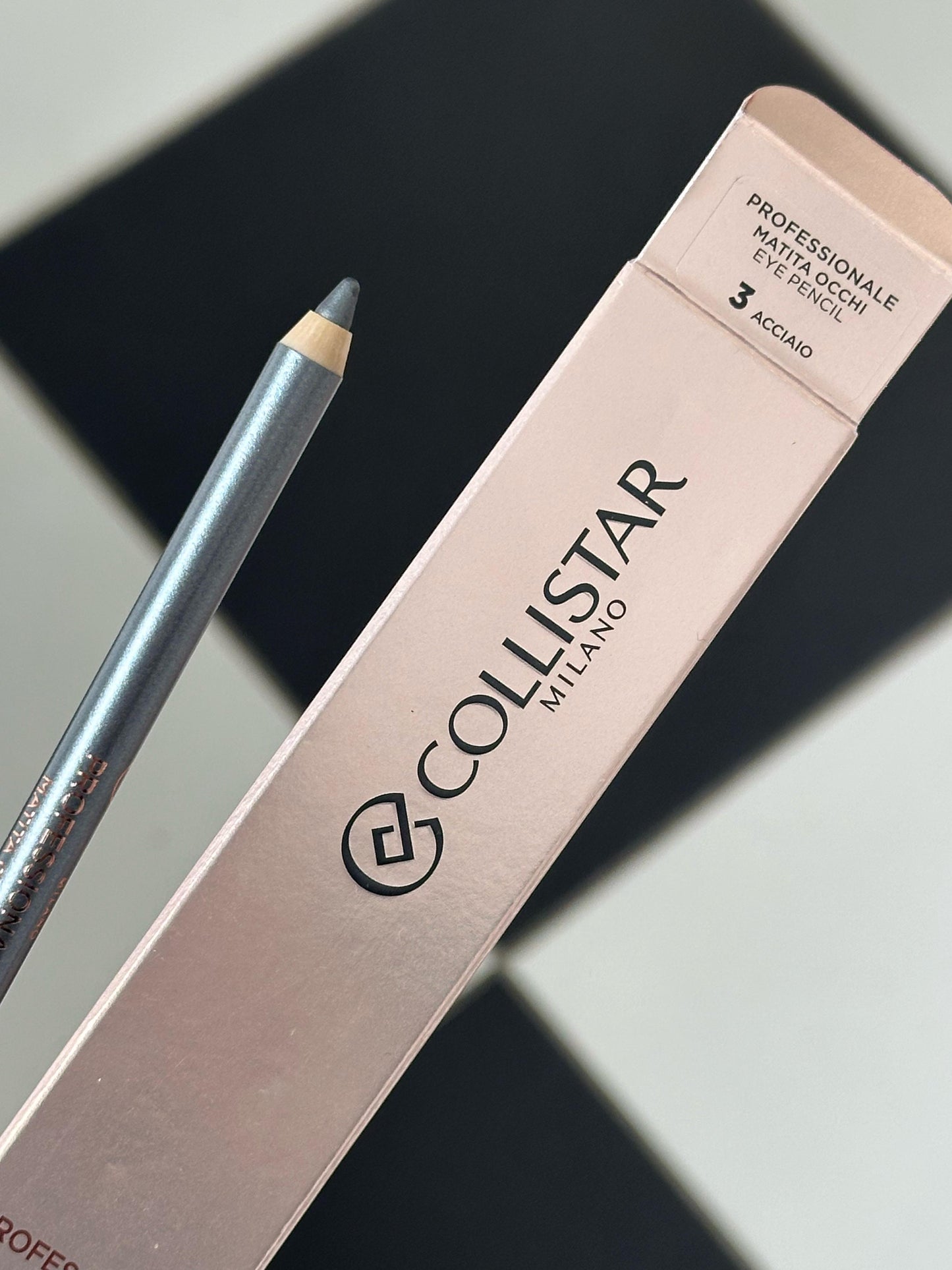 COLLISTAR Professionale Eye Pencil
Long-Lasting, Waterproof, Blendable With Applicator