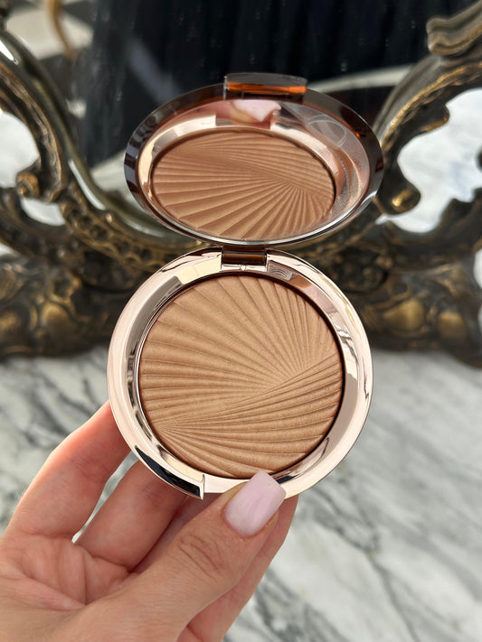 ESTÉE LAUDER Bronze Goddess (02)
Highlighting Powder Gelée