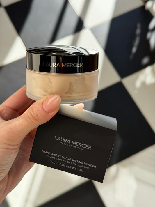 LAURA MERCIER
Translucent Loose Setting Powder
16H Shine Control - Translucent