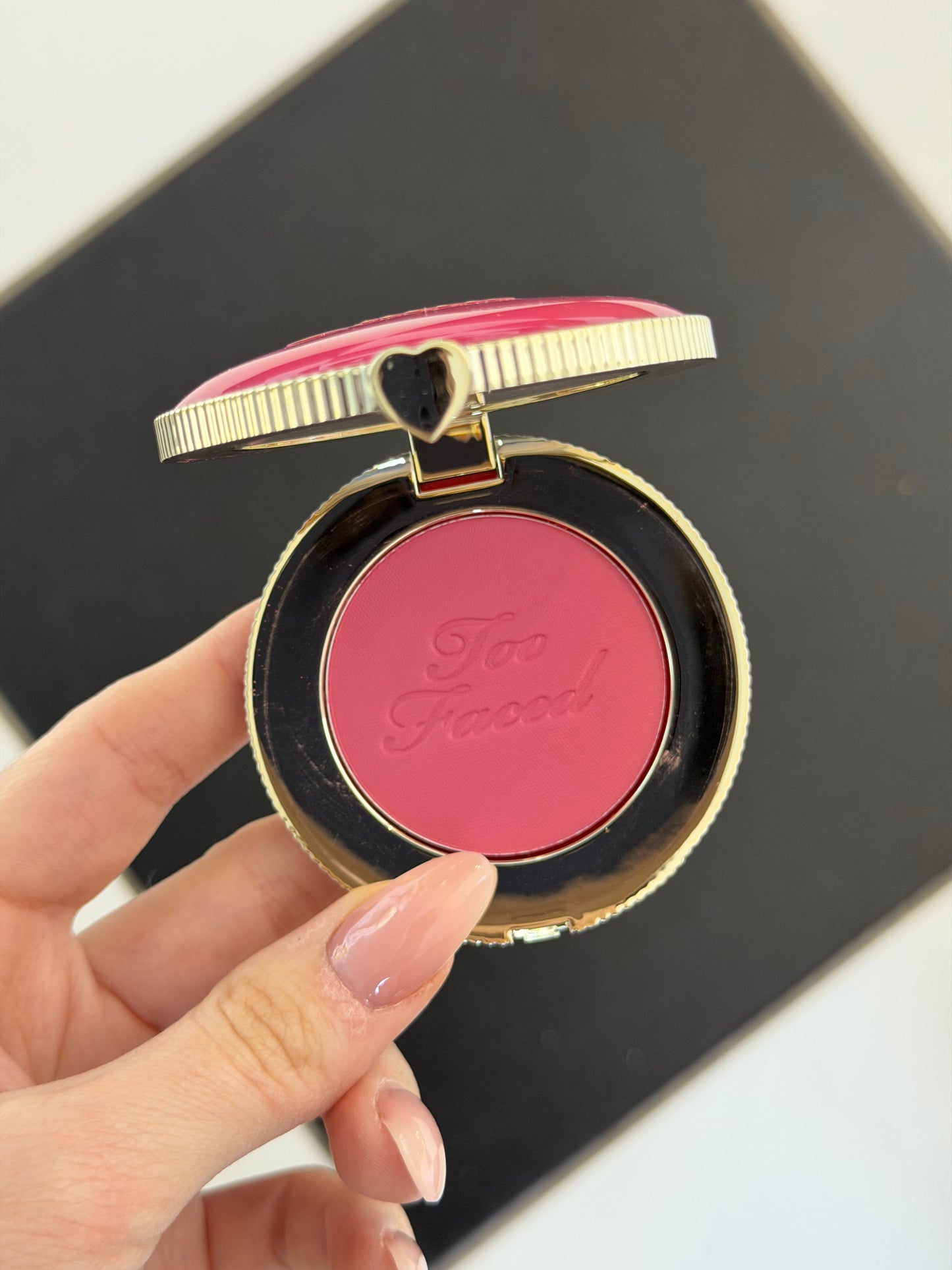 TOO FACED Cloud Crush Blush - Watermelon Rain
Velvety Second-Skin Powder Formula