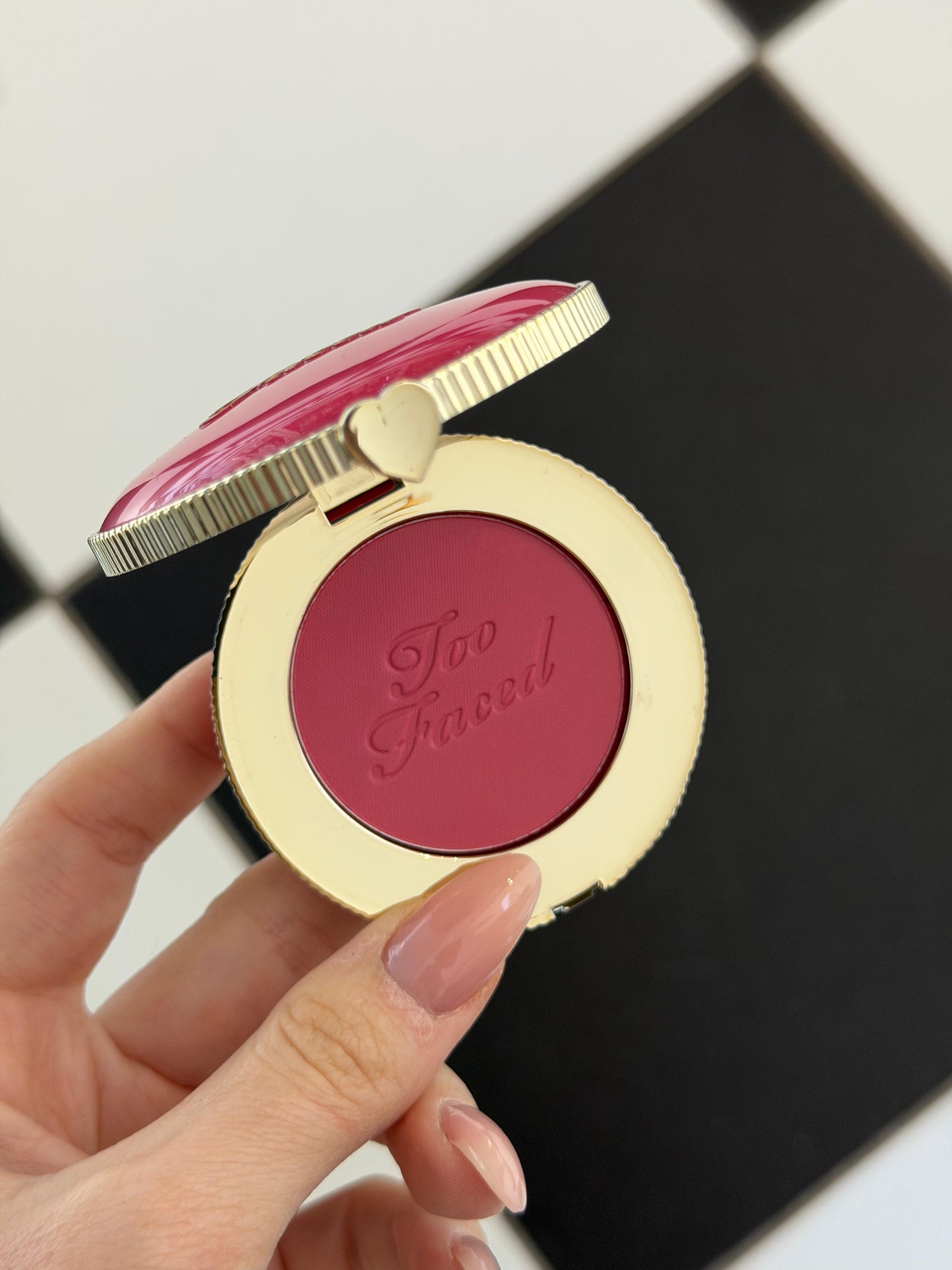 TOO FACED Cloud Crush Blush - Watermelon Rain
Velvety Second-Skin Powder Formula