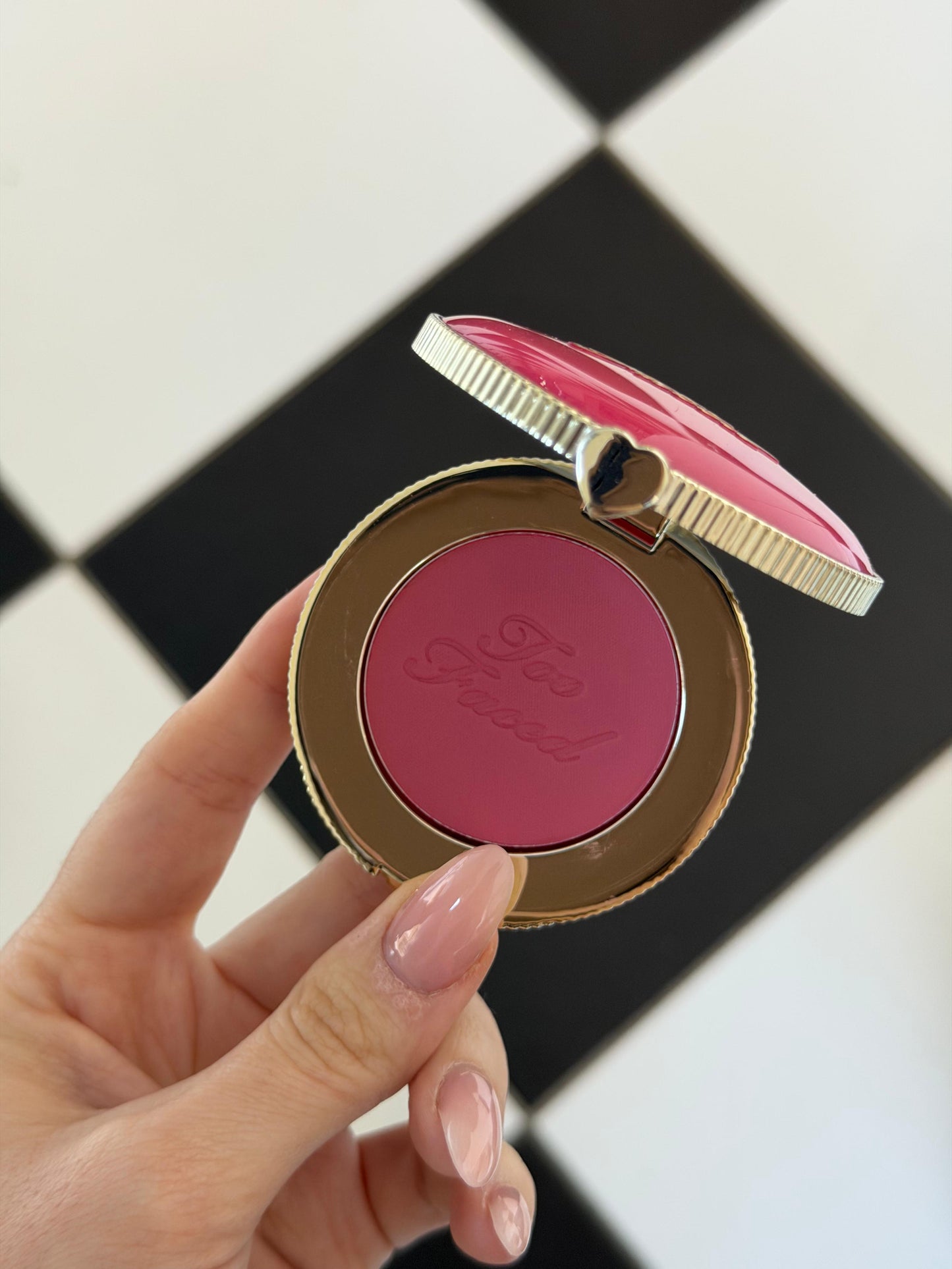 TOO FACED Cloud Crush Blush - Watermelon Rain
Velvety Second-Skin Powder Formula