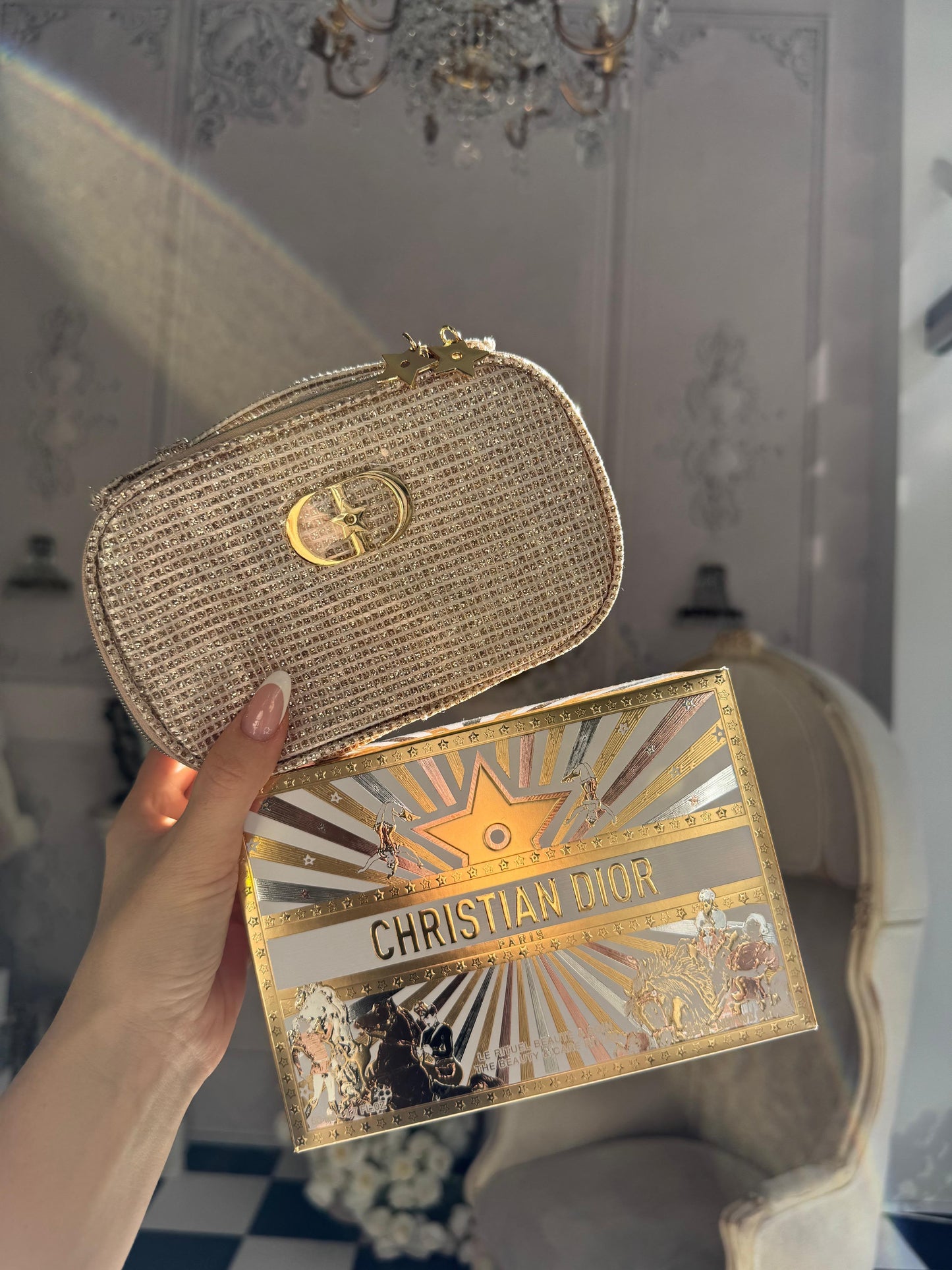 DIOR
Beauty Gold Pouch Gift