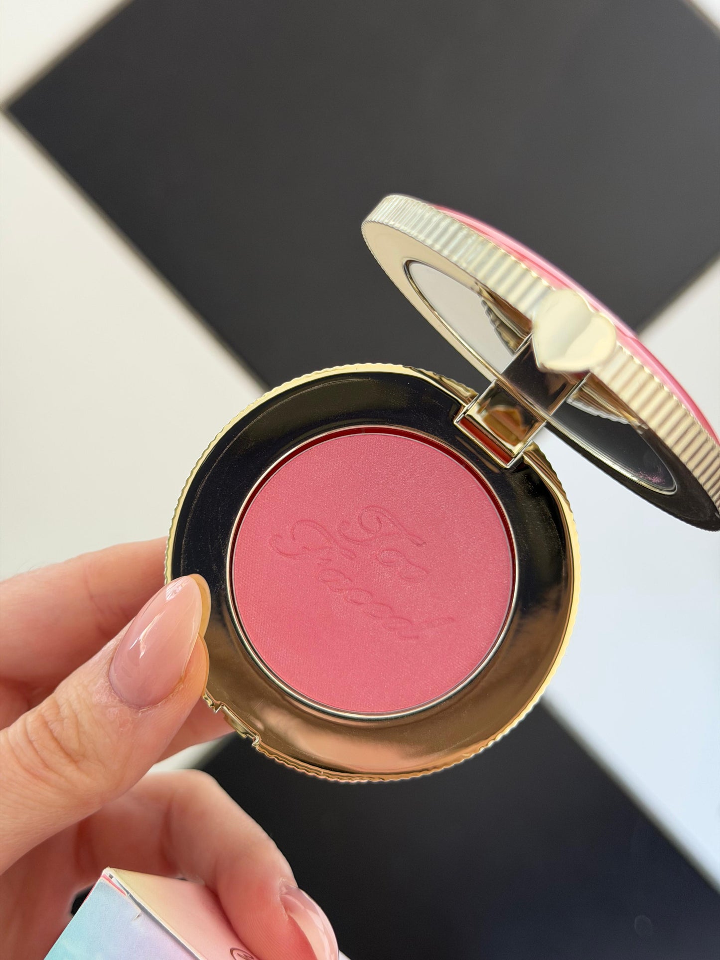 TOO FACED Cloud Crush Blush - Golden Hour
Velvety Second-Skin Powder Formula