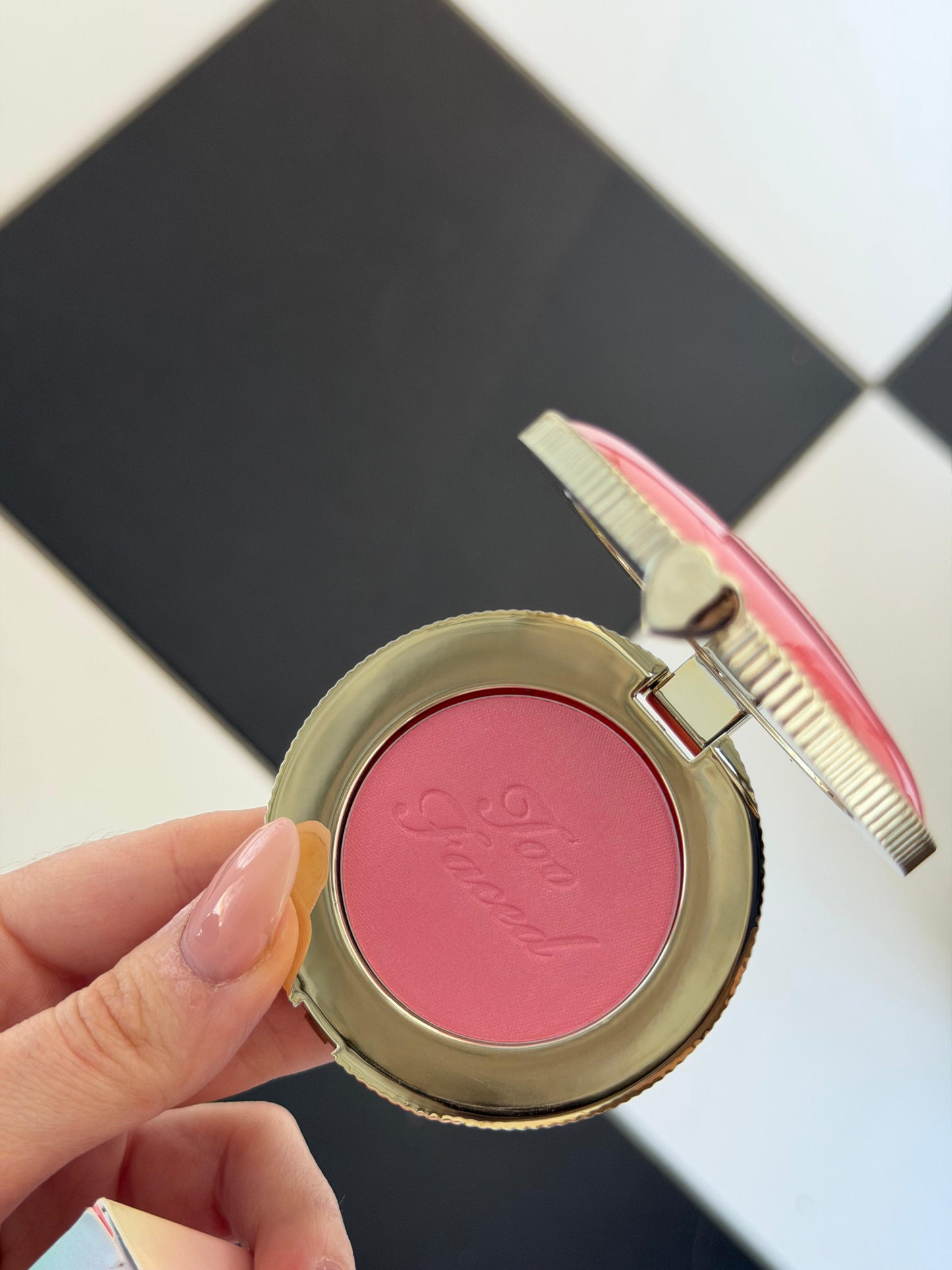 TOO FACED Cloud Crush Blush - Golden Hour
Velvety Second-Skin Powder Formula