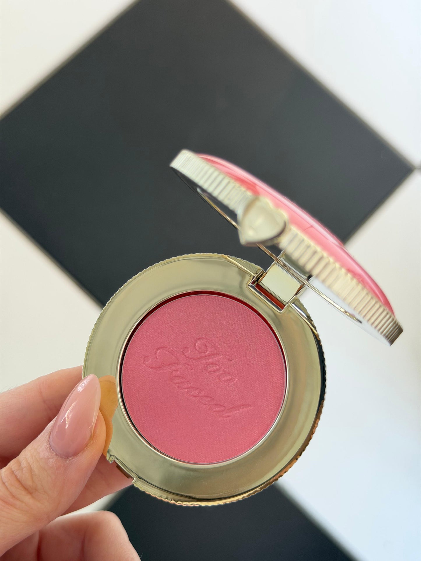 TOO FACED Cloud Crush Blush - Golden Hour
Velvety Second-Skin Powder Formula