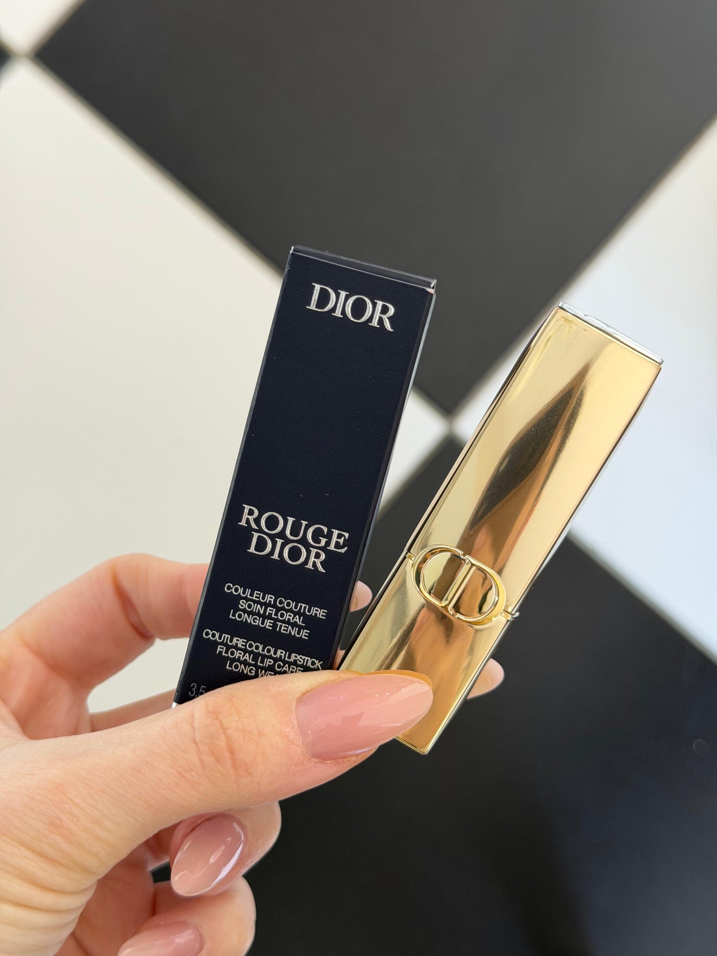DIOR Rouge Dior - Limited Edition
Couture Color Lipstick (629 Velvet) - Hydrating and Longwearing