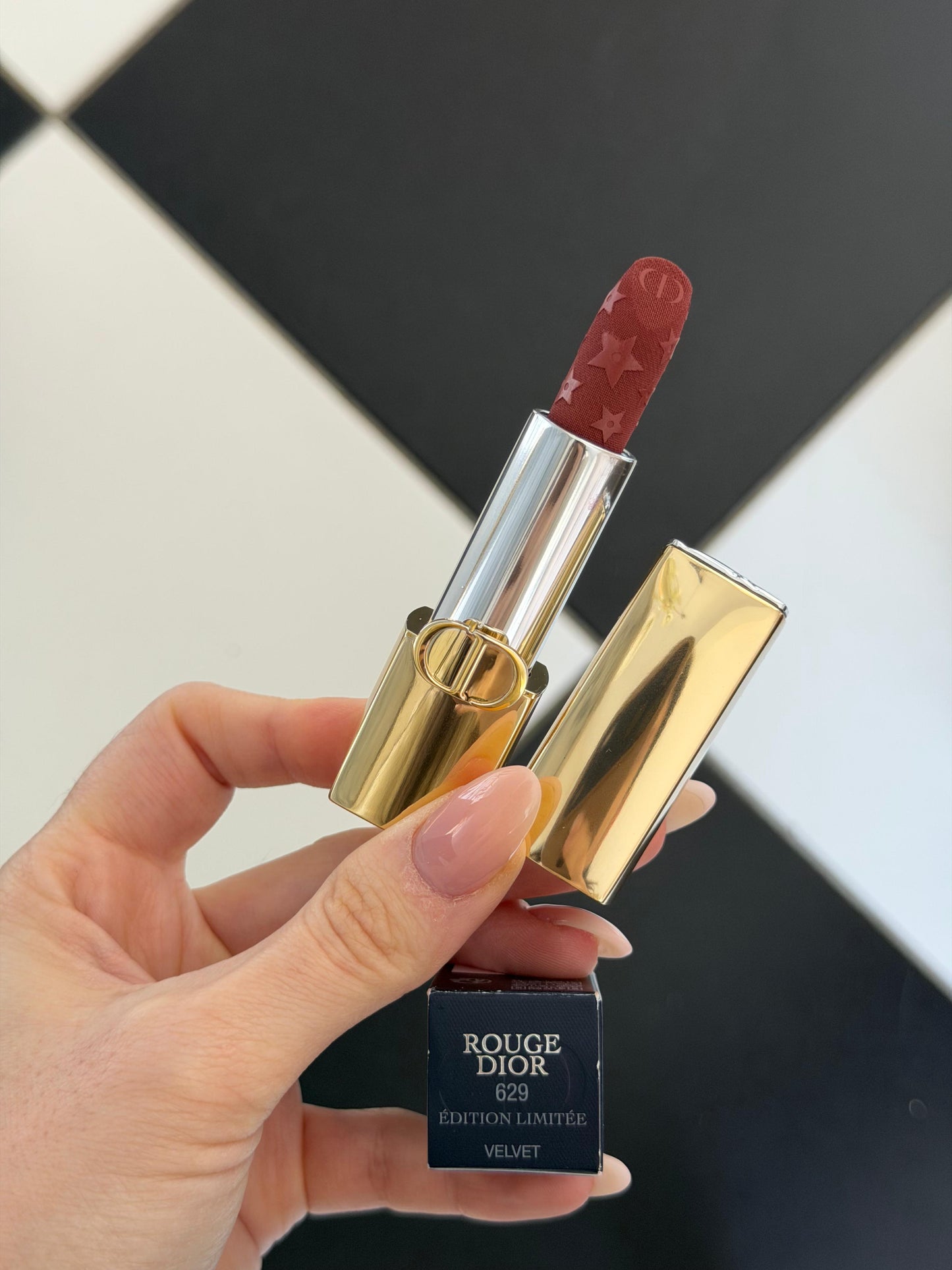 DIOR Rouge Dior - Limited Edition
Couture Color Lipstick (629 Velvet) - Hydrating and Longwearing