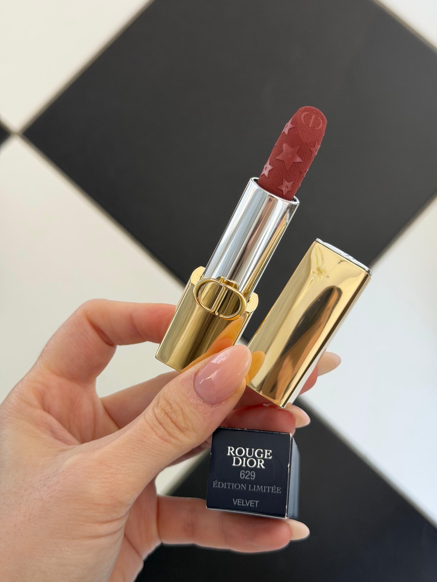 DIOR Rouge Dior - Limited Edition
Couture Color Lipstick (629 Velvet) - Hydrating and Longwearing
