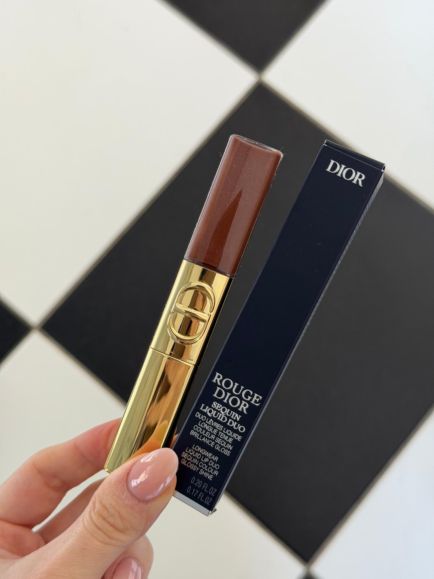 DIOR Rouge Dior Sequin Liquid Duo (719) - Limited Edition
Ultra-Glittery Color, Glossy Shine