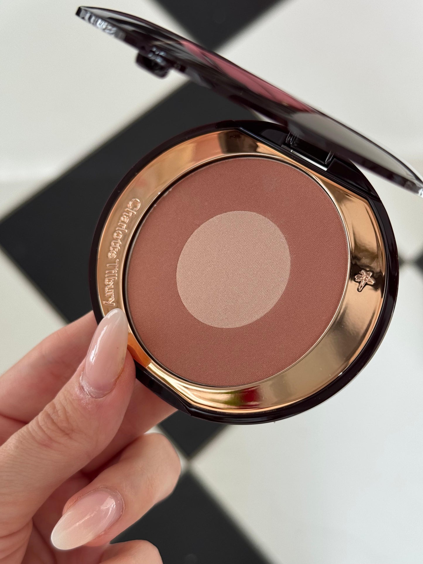 CHARLOTTE TILBURY Cheek To Chic - Swish & Glow Blusher Pillow Talk