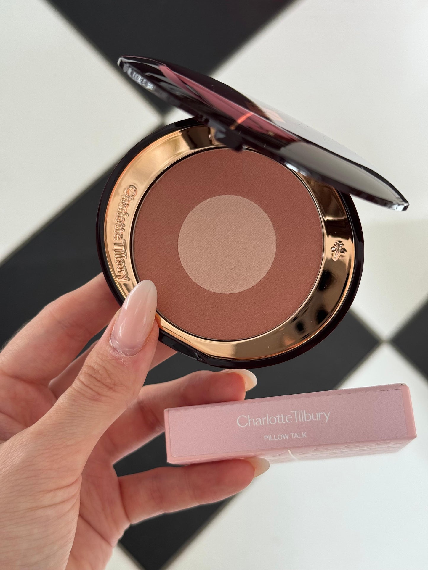 CHARLOTTE TILBURY Cheek To Chic - Swish & Glow Blusher Pillow Talk