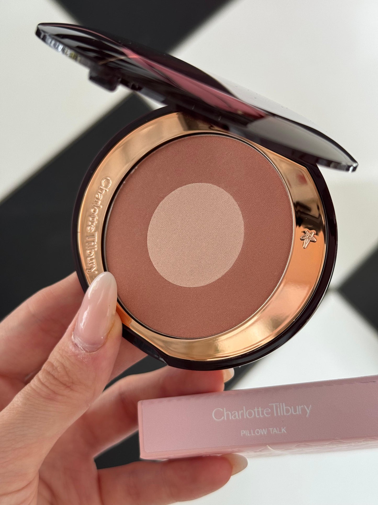 CHARLOTTE TILBURY Cheek To Chic - Swish & Glow Blusher Pillow Talk