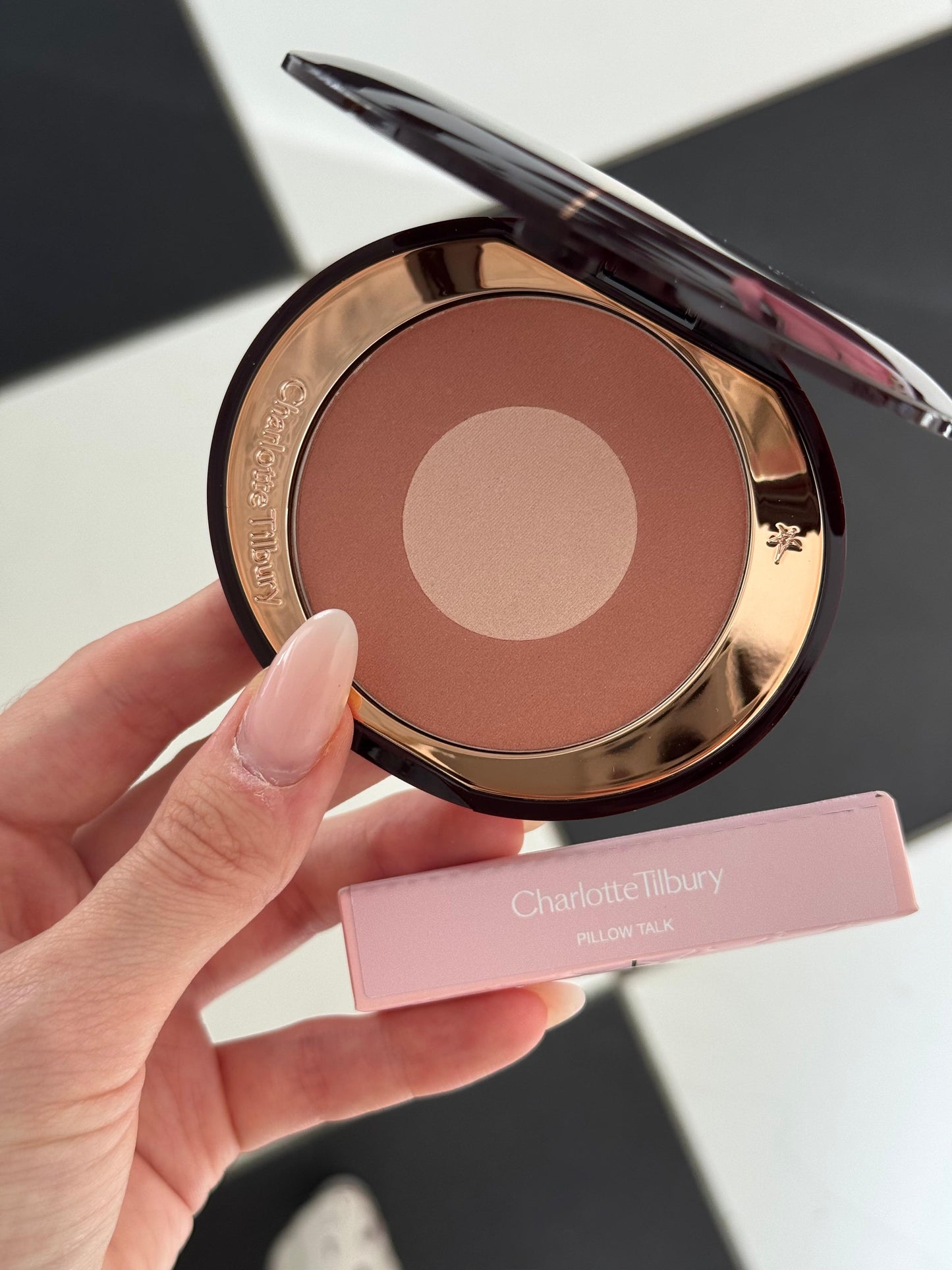 CHARLOTTE TILBURY Cheek To Chic - Swish & Glow Blusher Pillow Talk