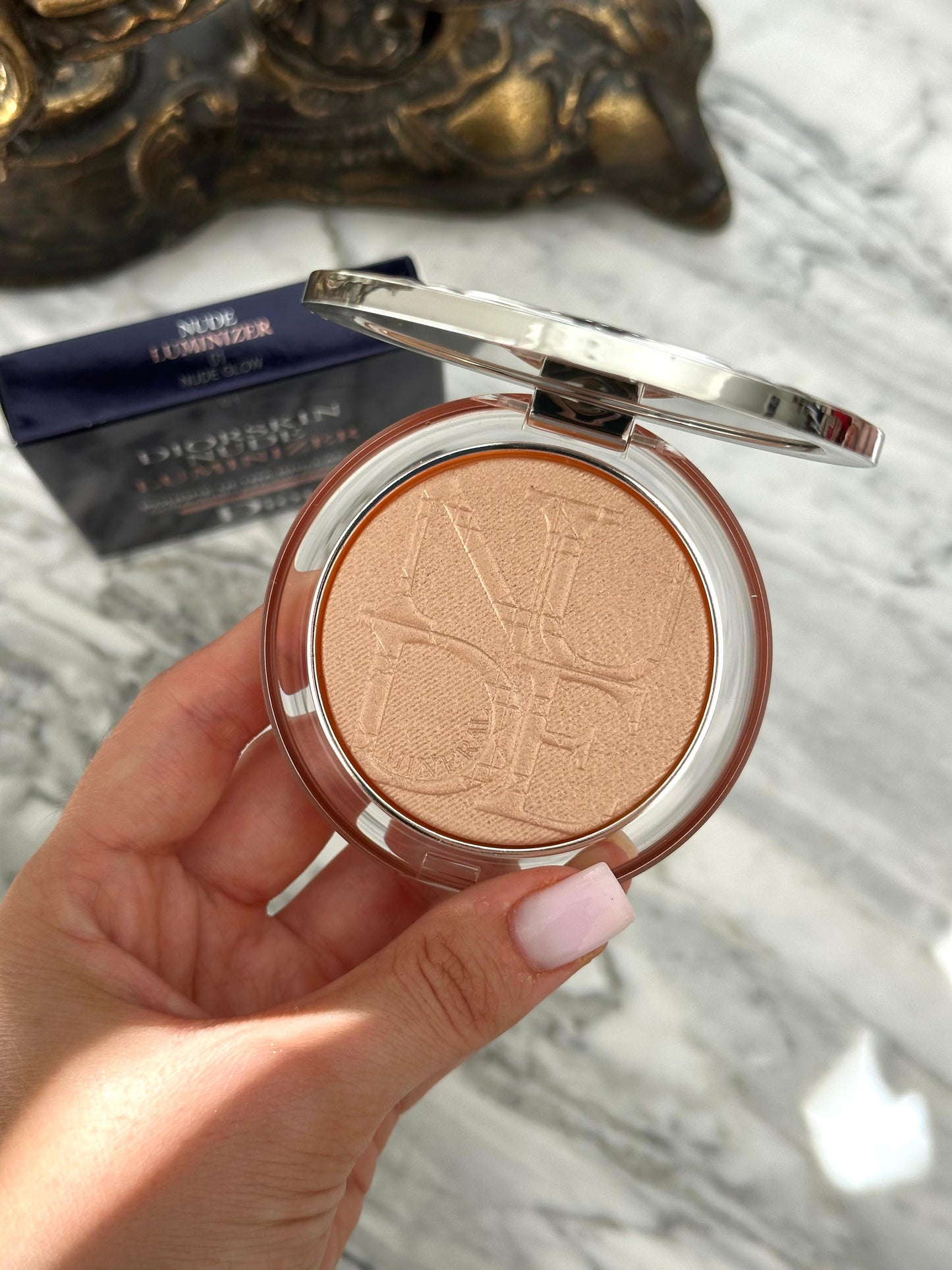 DIOR Diorskin Nude Luminizer
Highlighting Powder - Shimmering Pigments 01