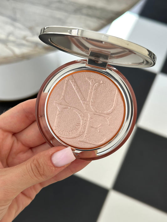 DIOR Diorskin Nude Luminizer
Highlighting Powder - Shimmering Pigments 02