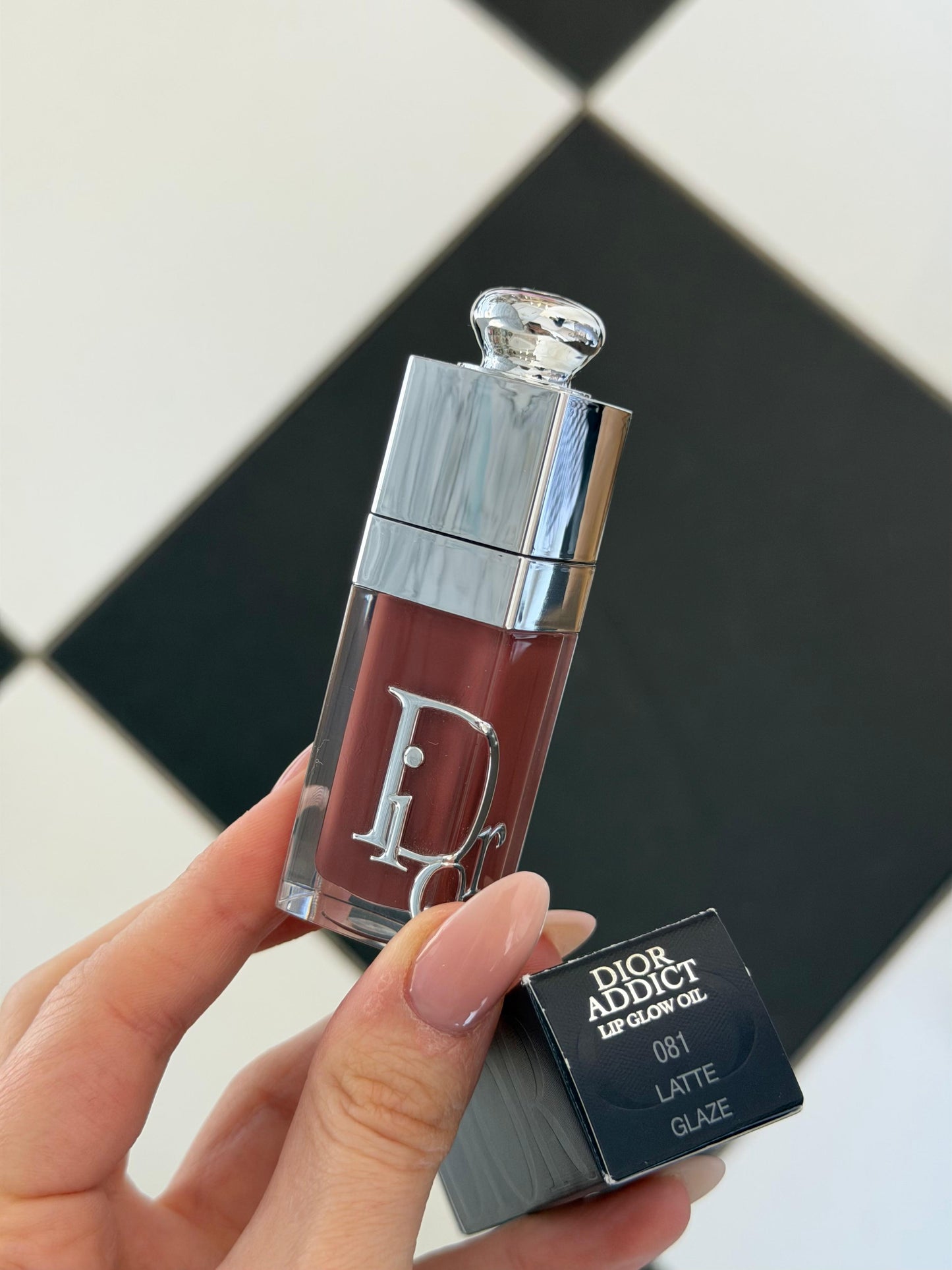 DIOR Addict Lip Glow Oil (081)
Nourishing Lip Oil, Intense Gloss