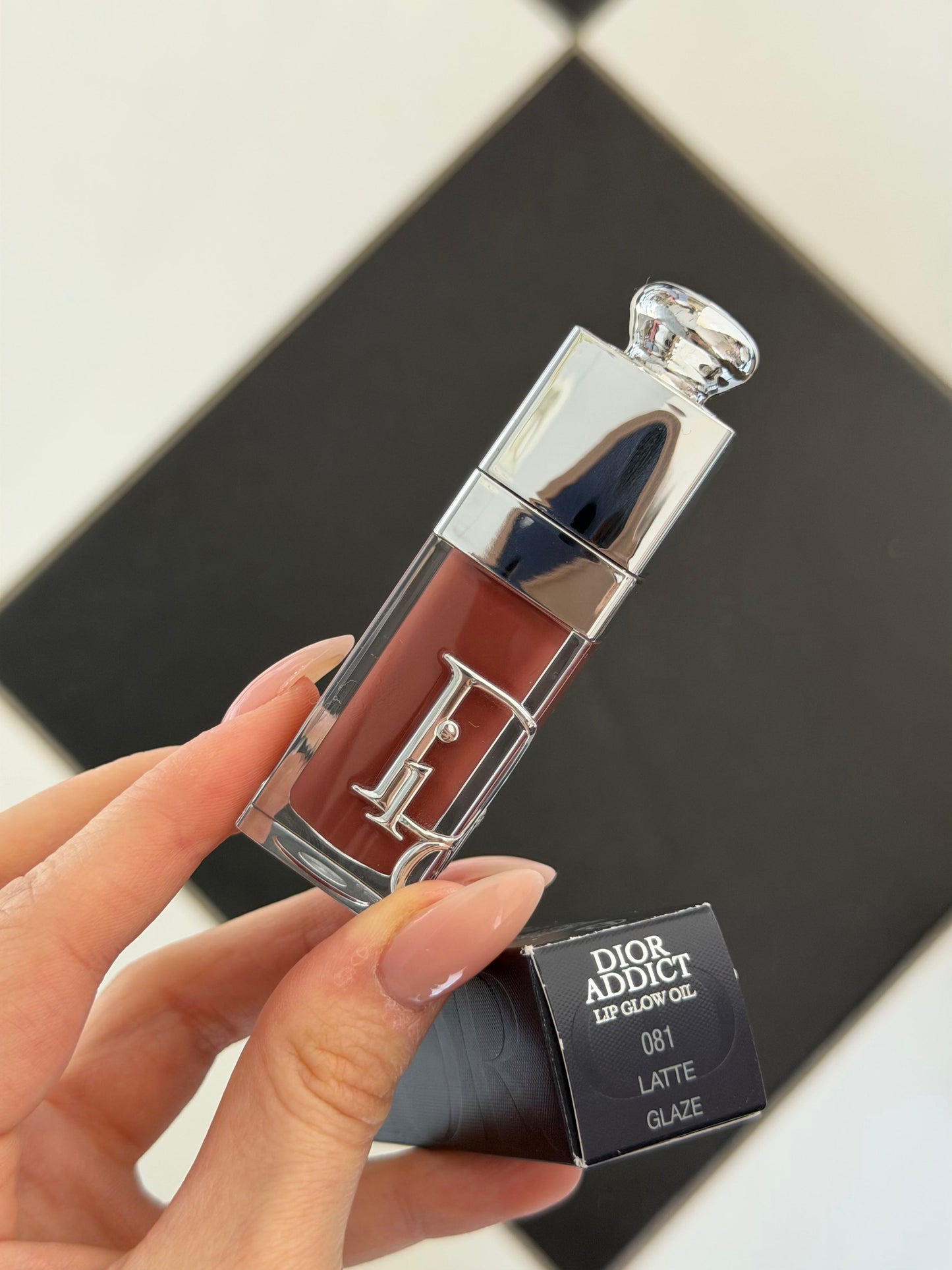 DIOR Addict Lip Glow Oil (081)
Nourishing Lip Oil, Intense Gloss