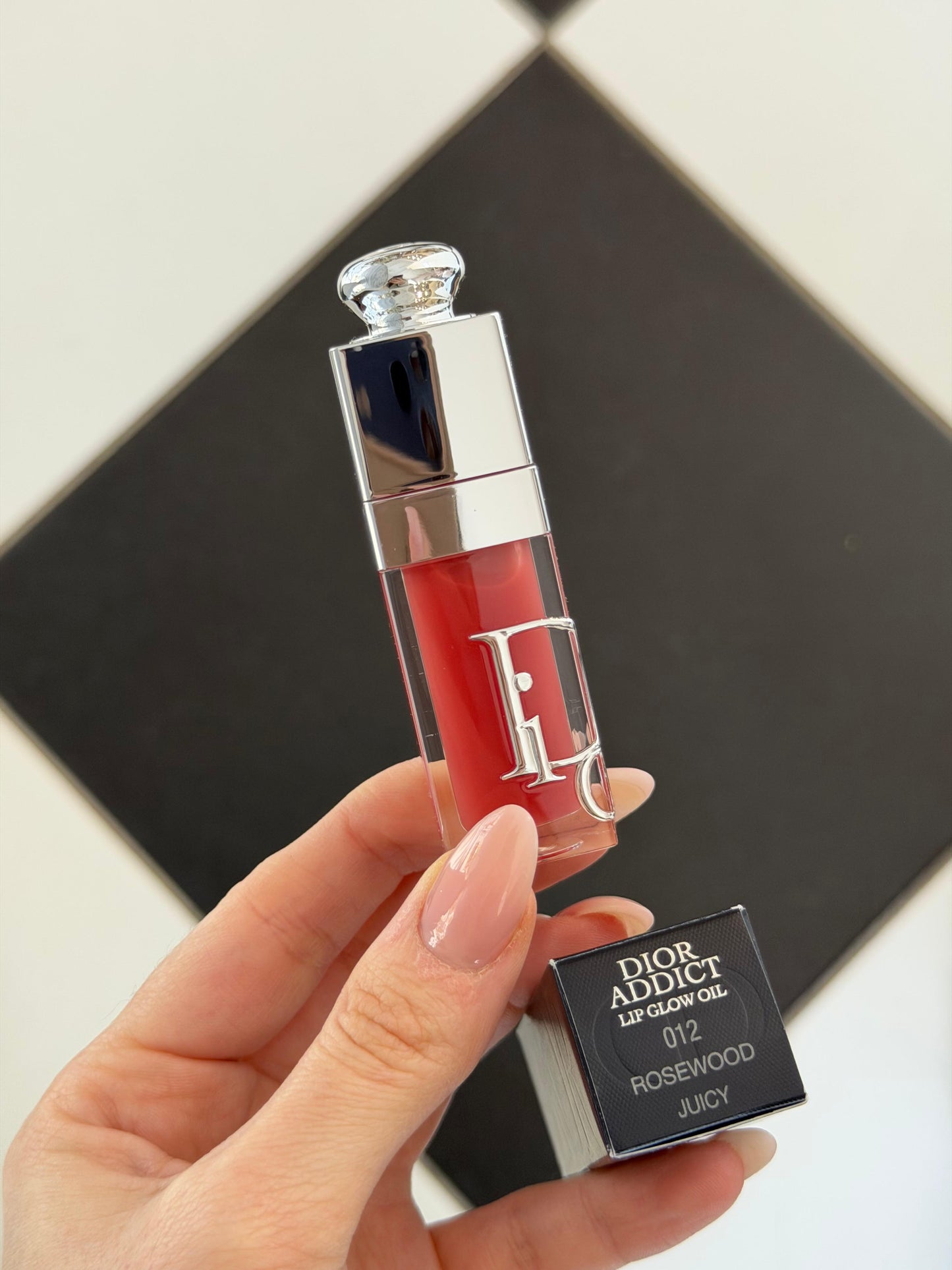 DIOR Addict Lip Glow Oil (012)
Nourishing Lip Oil, Intense Gloss