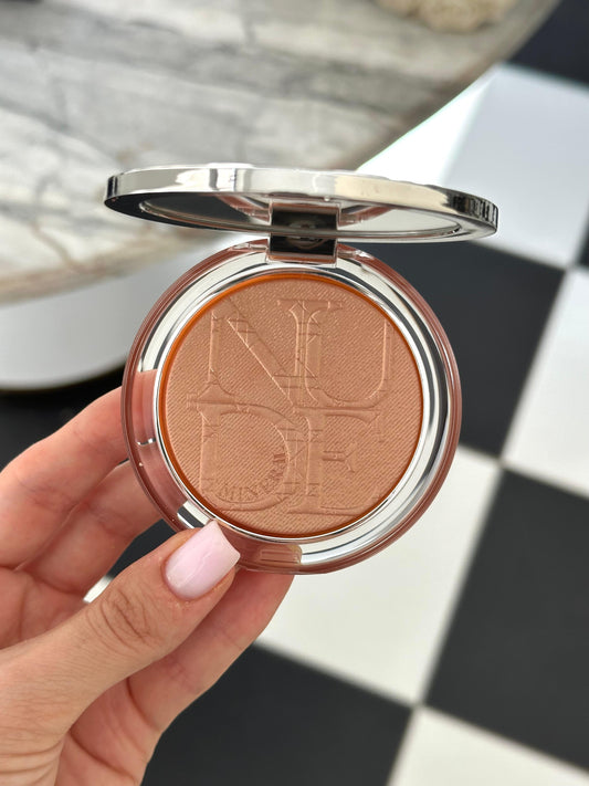 DIOR Diorskin Nude Luminizer
Highlighting Powder - Shimmering Pigments 04