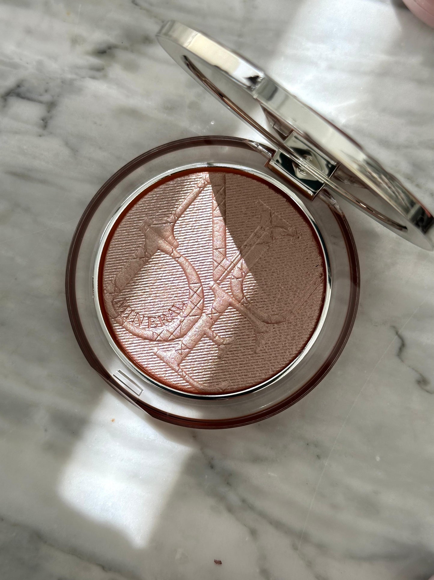 DIOR Diorskin Nude Luminizer
Highlighting Powder - Shimmering Pigments 05