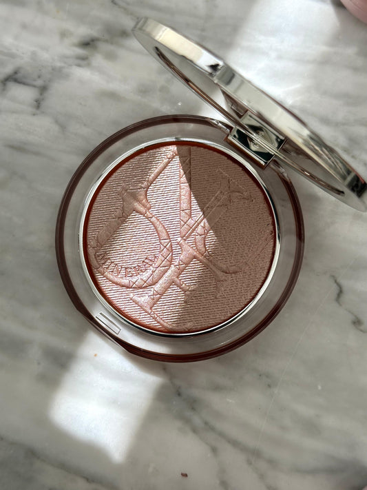 DIOR Diorskin Nude Luminizer
Highlighting Powder - Shimmering Pigments 05