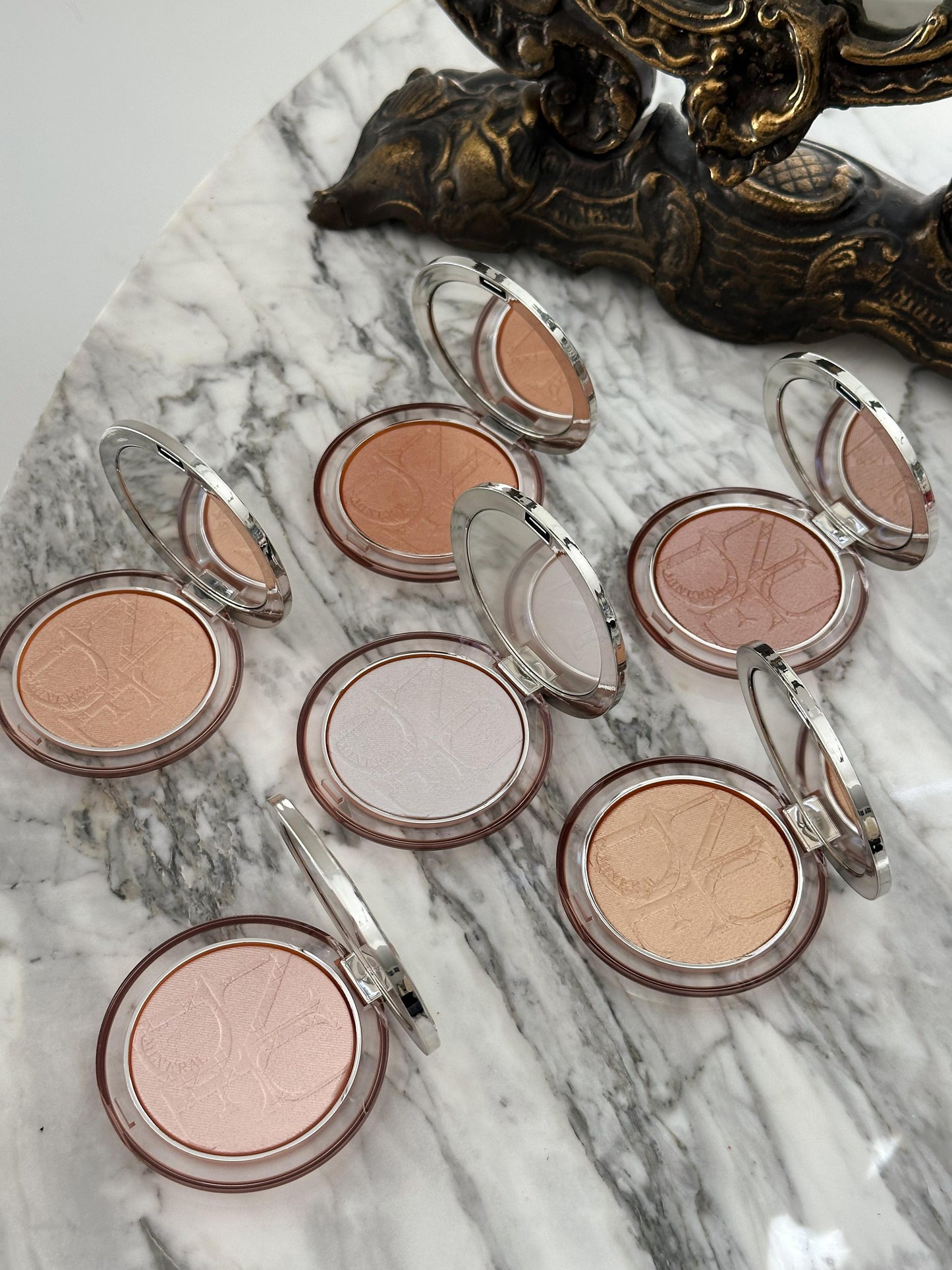 DIOR Diorskin Nude Luminizer
Highlighting Powder - Shimmering Pigments 04