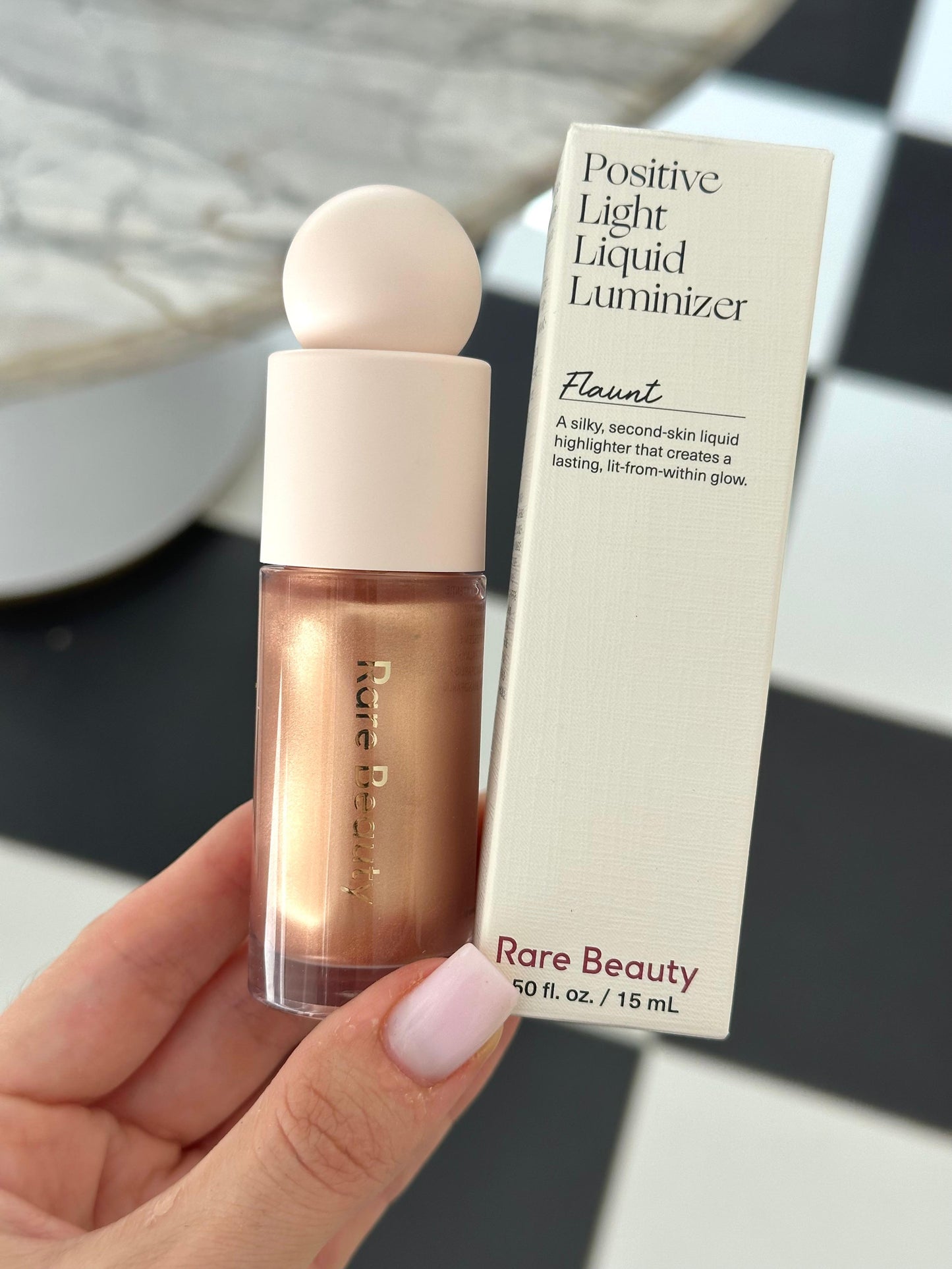 RARE BEAUTY Positive Light Liquid Luminizer - Flaunt