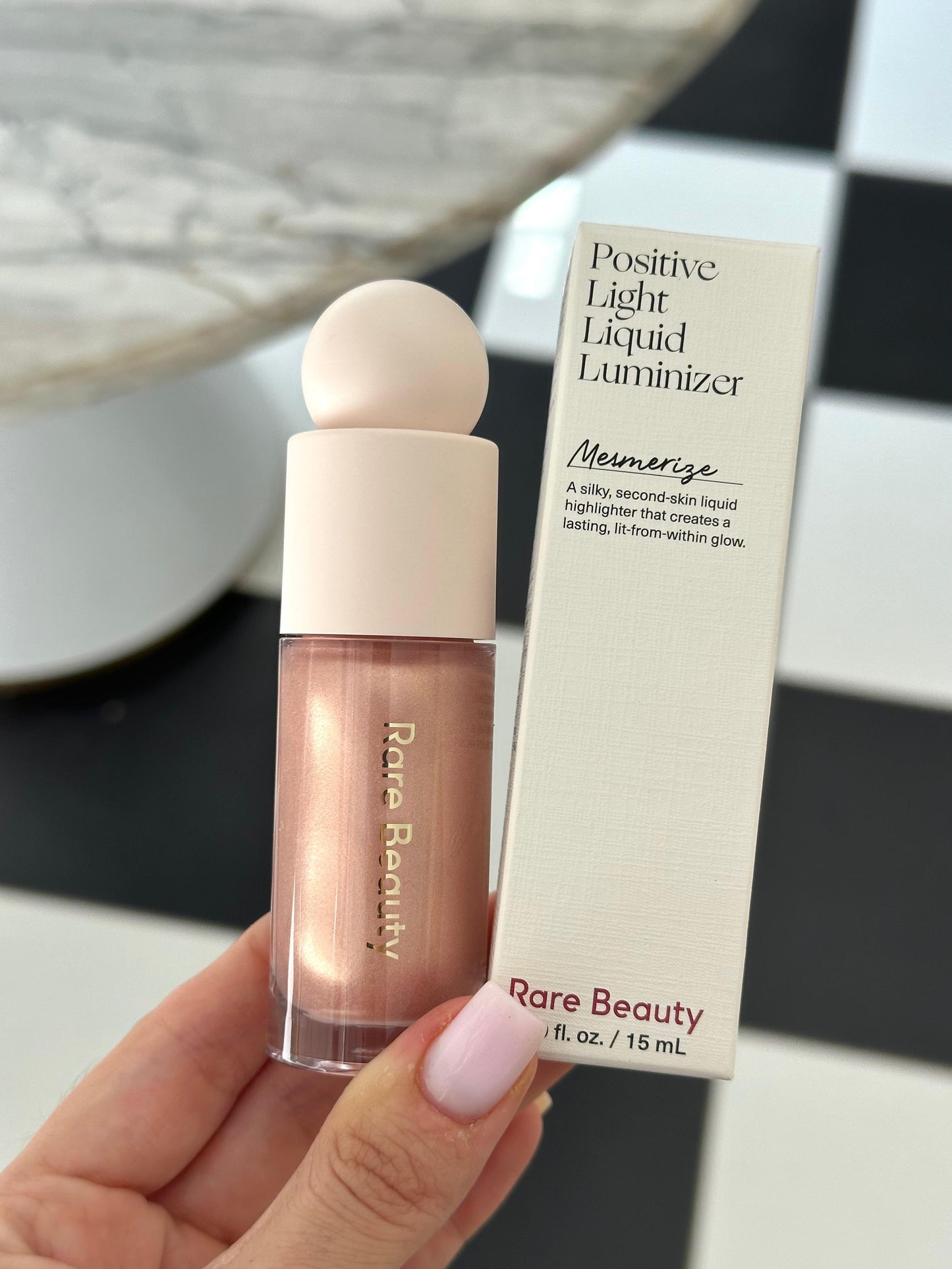 RARE BEAUTY Positive Light Liquid Luminizer - Mesmerize
