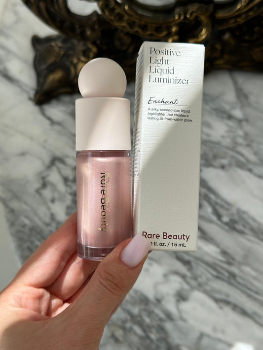 RARE BEAUTY Positive Light Liquid Luminizer - Enchant