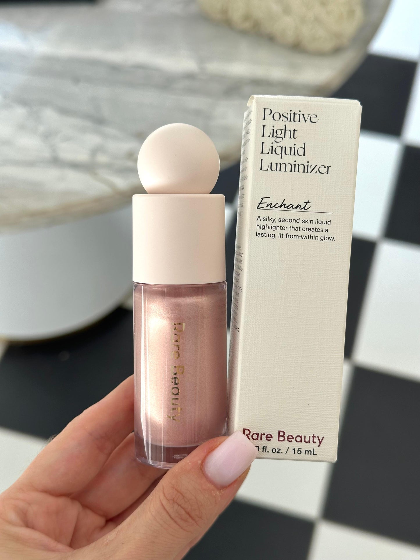 RARE BEAUTY Positive Light Liquid Luminizer - Enchant