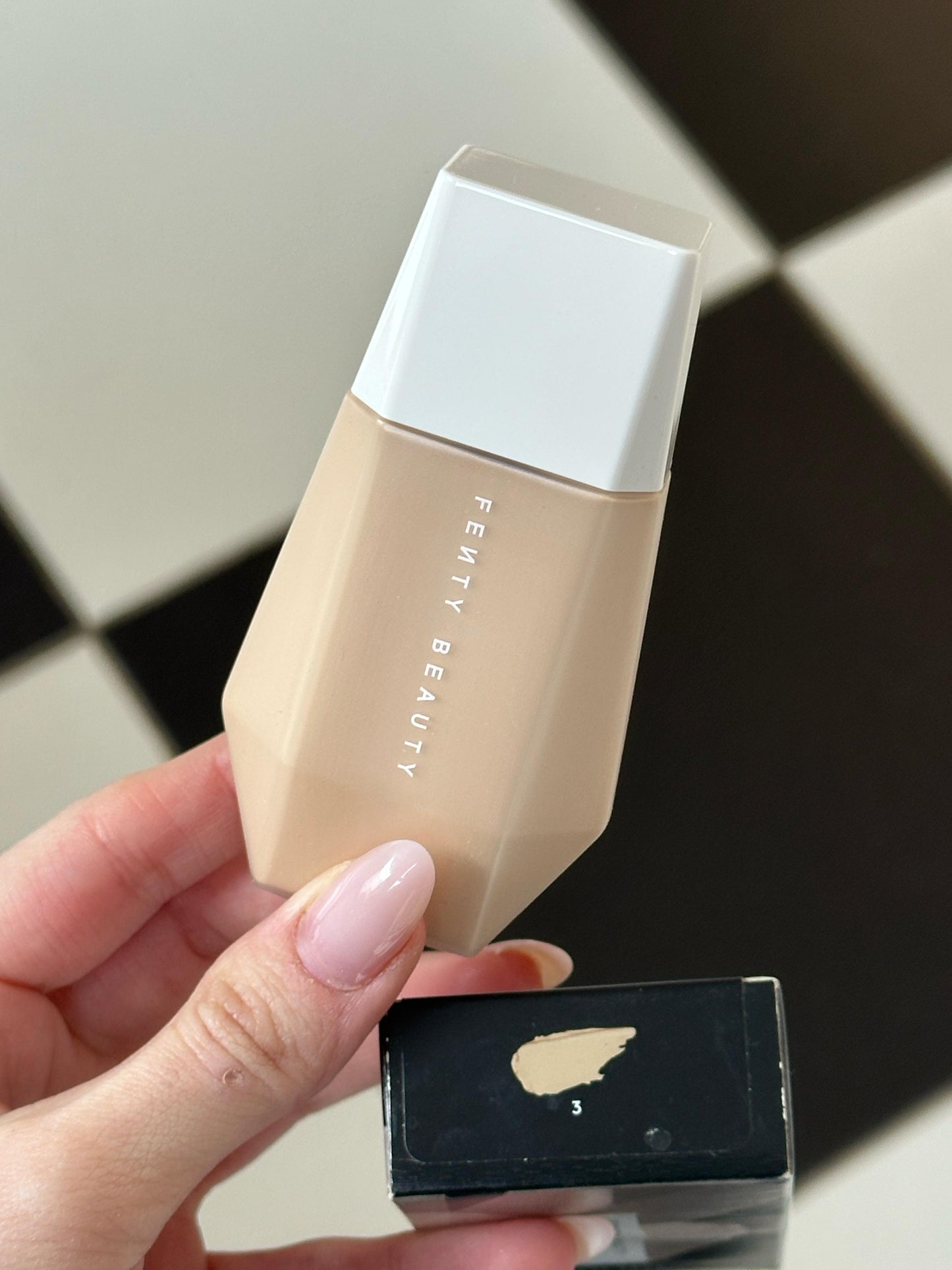 FENTY BEAUTY Eaze Drop
Blurring Skin Tint (3)