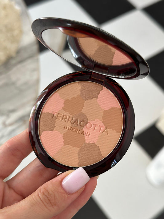 GUERLAIN Terracotta Light
The Sun-Kissed Natural Healthy Glow Powder - Light Cool