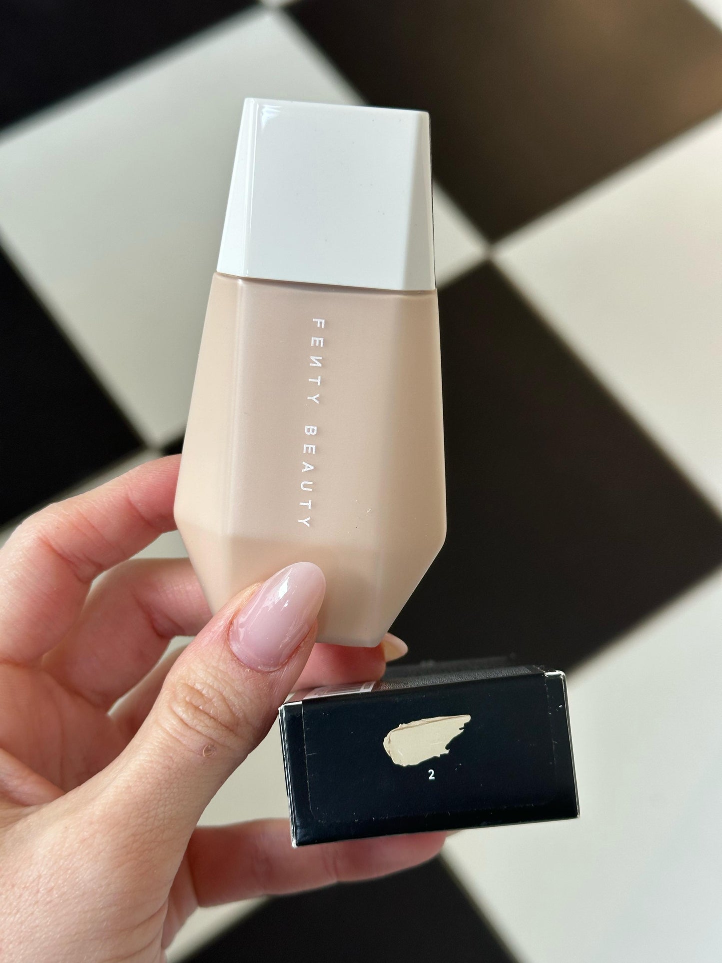 FENTY BEAUTY Eaze Drop
Blurring Skin Tint (2)