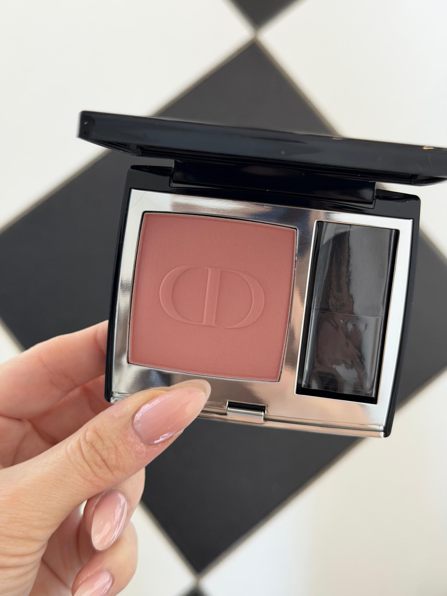 DIOR Rouge Blush Matte
Longwear Couture (100)