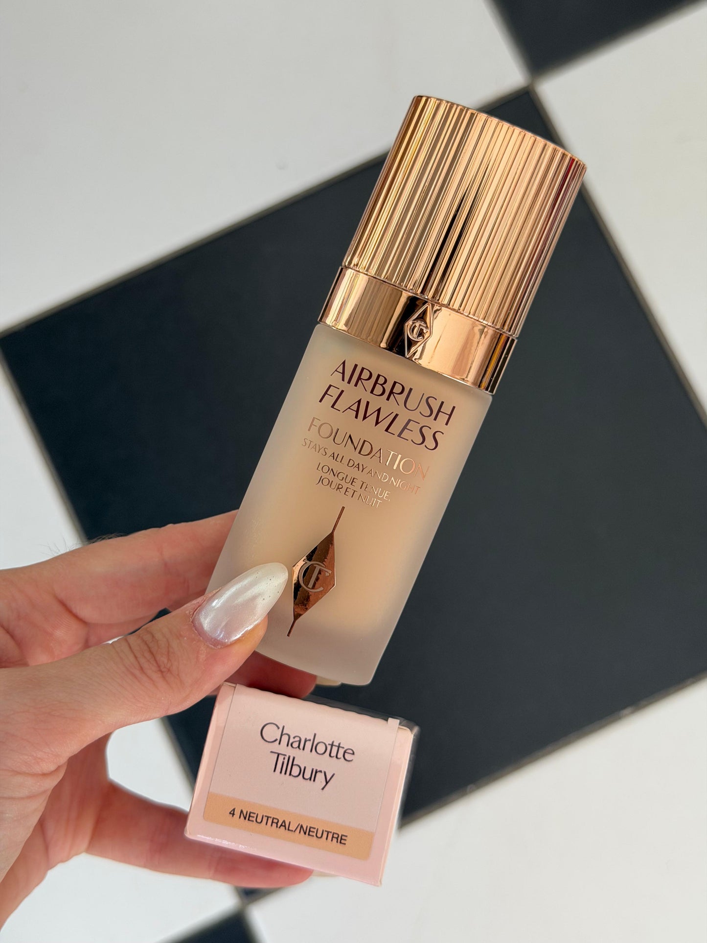 CHARLOTTE TILBURY Airbrush Flawless Foundation (4N) - Stays All Day And Night, Full Coverage