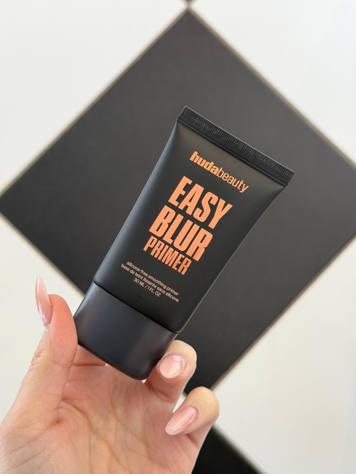 HUDA BEAUTY 
Easy Blur Silicone-Free Smoothing & Pore-Minimizing Primer - Bronze Fudge