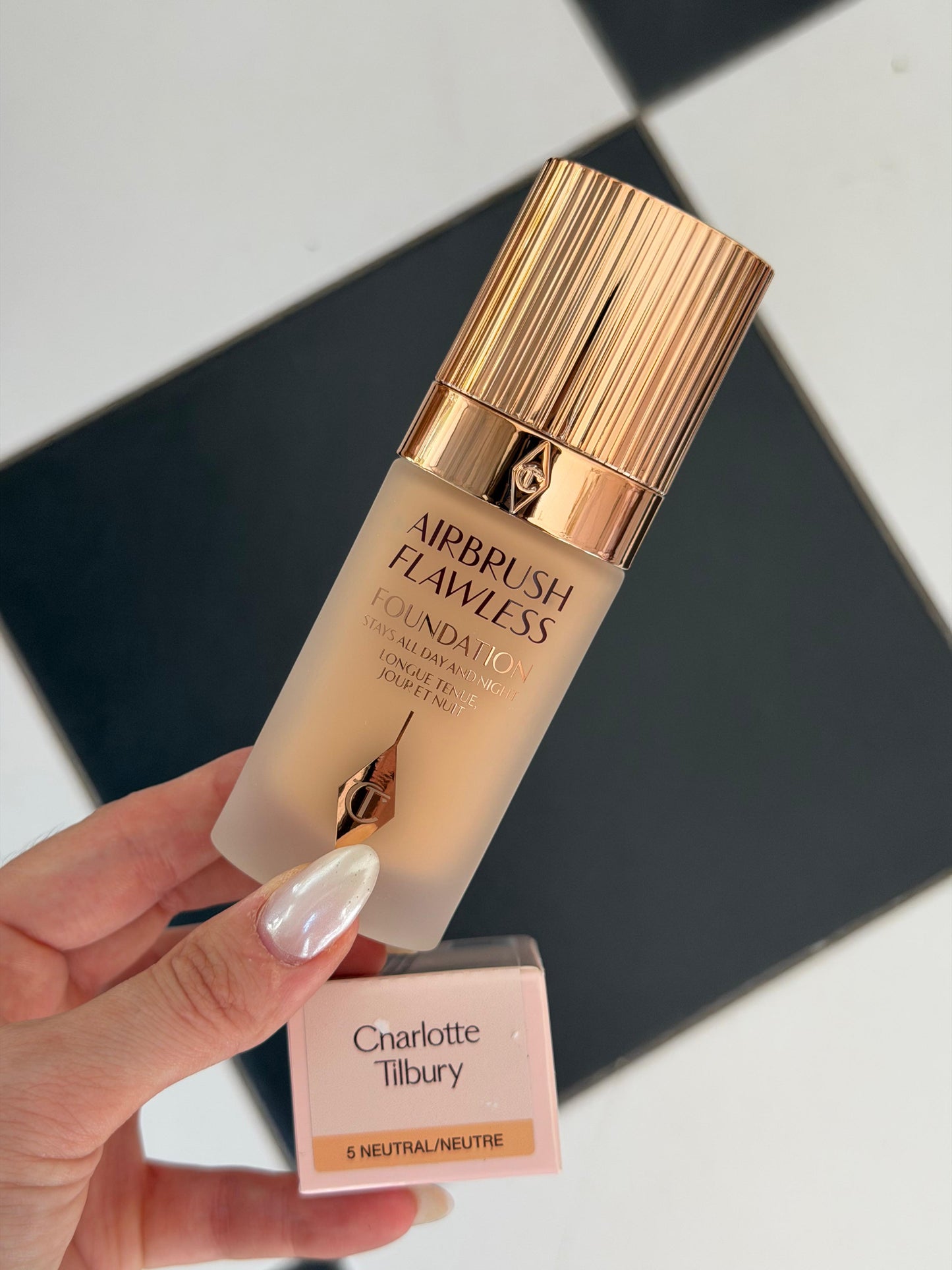 CHARLOTTE TILBURY Airbrush Flawless Foundation (5N) - Stays All Day And Night, Full Coverage
