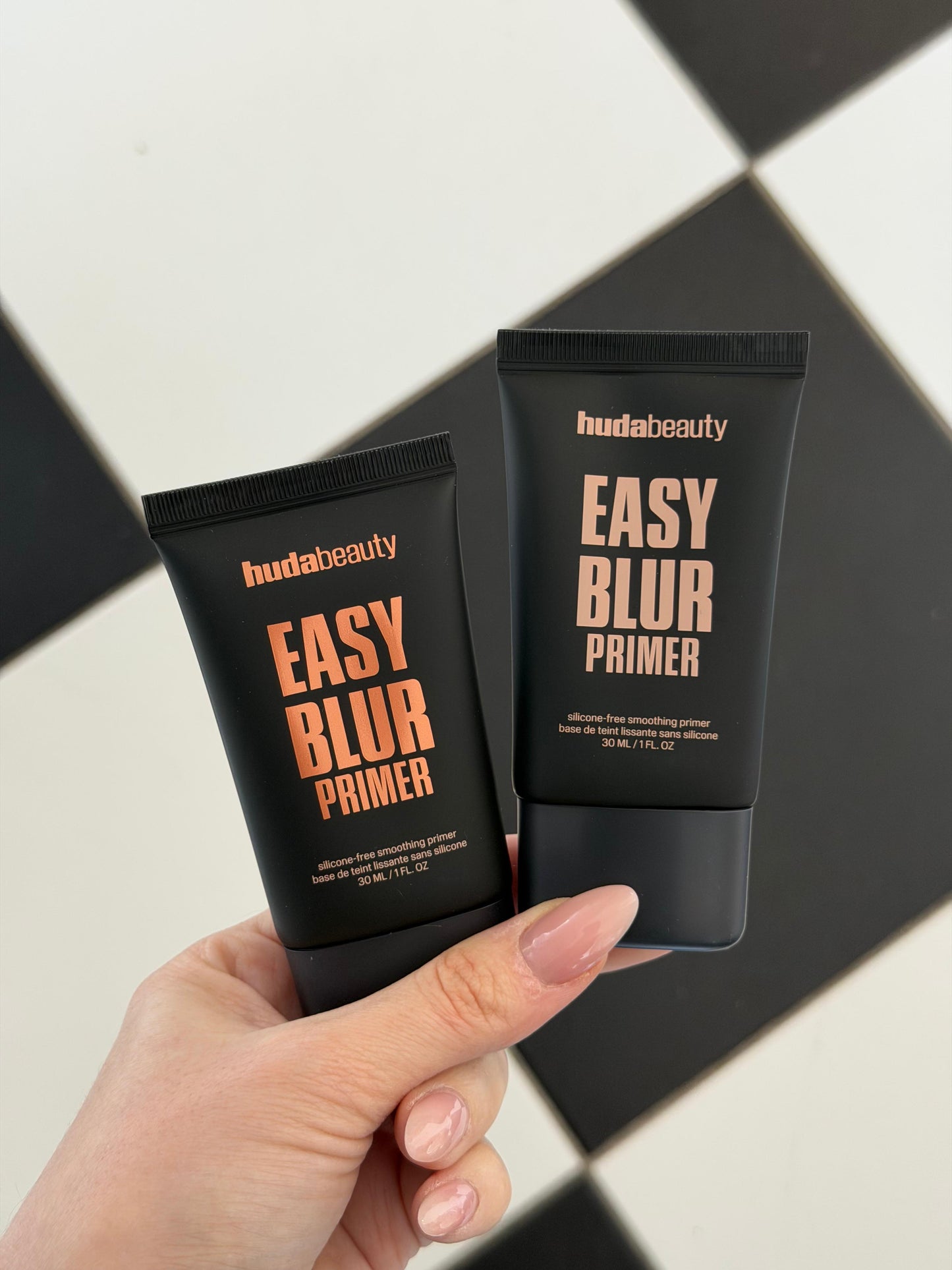 HUDA BEAUTY 
Easy Blur Silicone-Free Smoothing & Pore-Minimizing Primer - Bronze Fudge