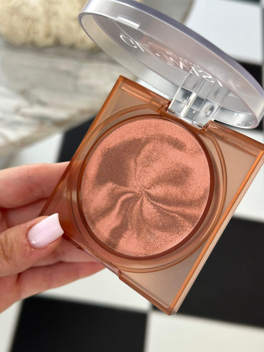 HUDA BEAUTY GloWish Soft Radiance Bronzing Powder