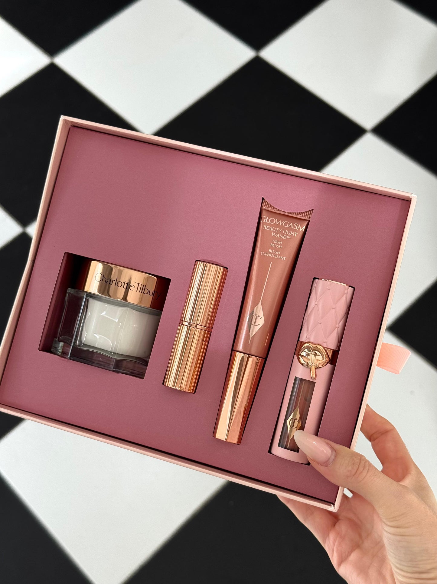 CHARLOTTE TILBURY The Iconic Beauty Secrets Everyone Wants Kit
