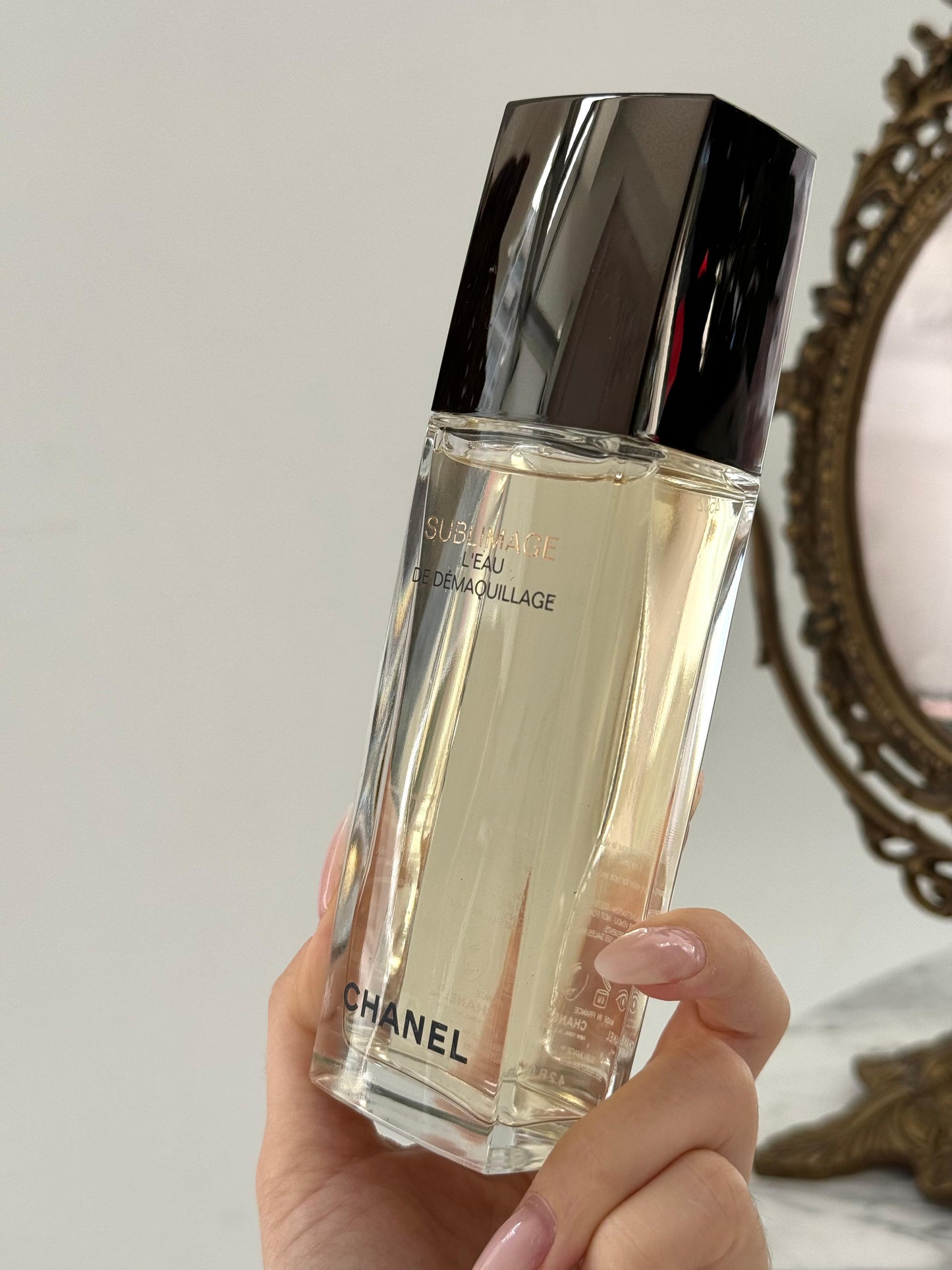 CHANEL Sublimage L’Eau De Démaquillage
Refreshing And Radiance-Revealing Cleansing Water