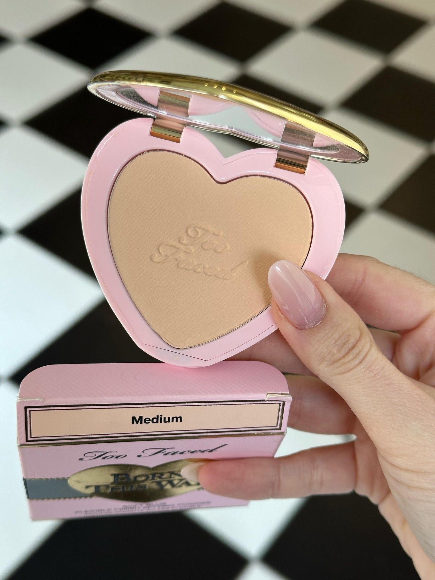 TOO FACED Born This Way Soft Blur Flexible Finish Setting Powder
Oil Controlling Powder Compact