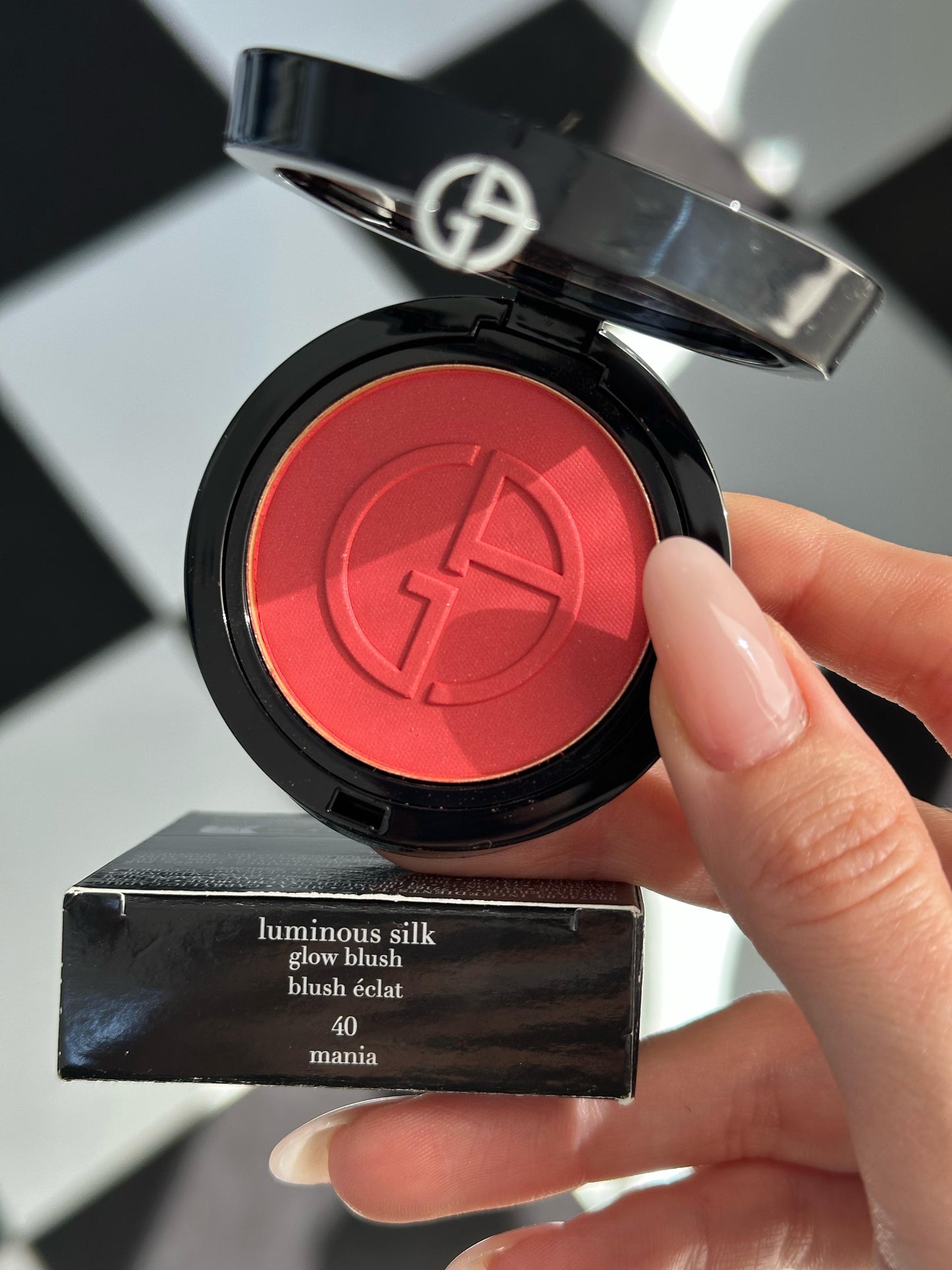 ARMANI Luminous Silk Glow Blush
Powder Blush For Natural Color & Glow (40)