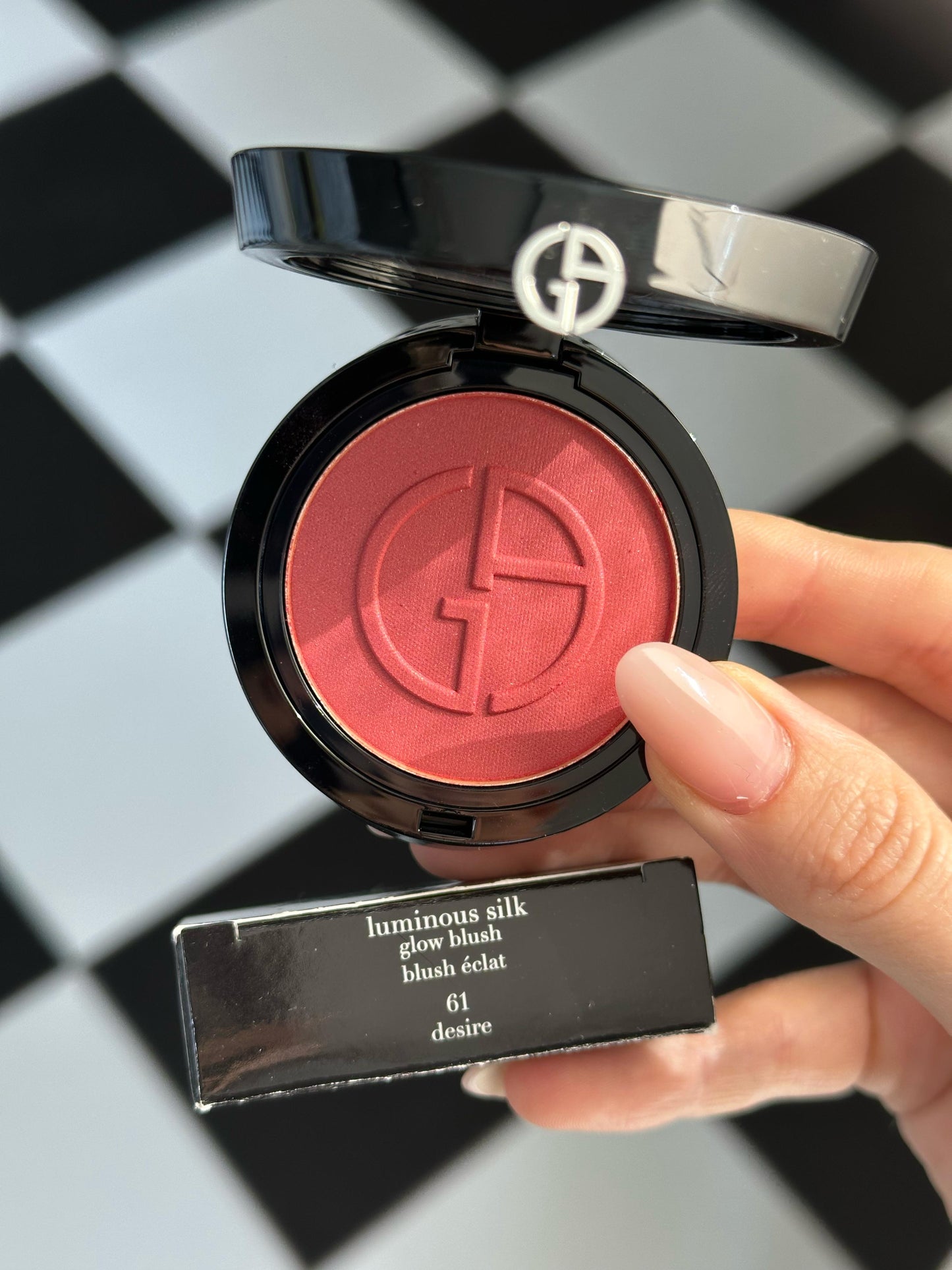 ARMANI Luminous Silk Glow Blush
Powder Blush For Natural Color & Glow (61)