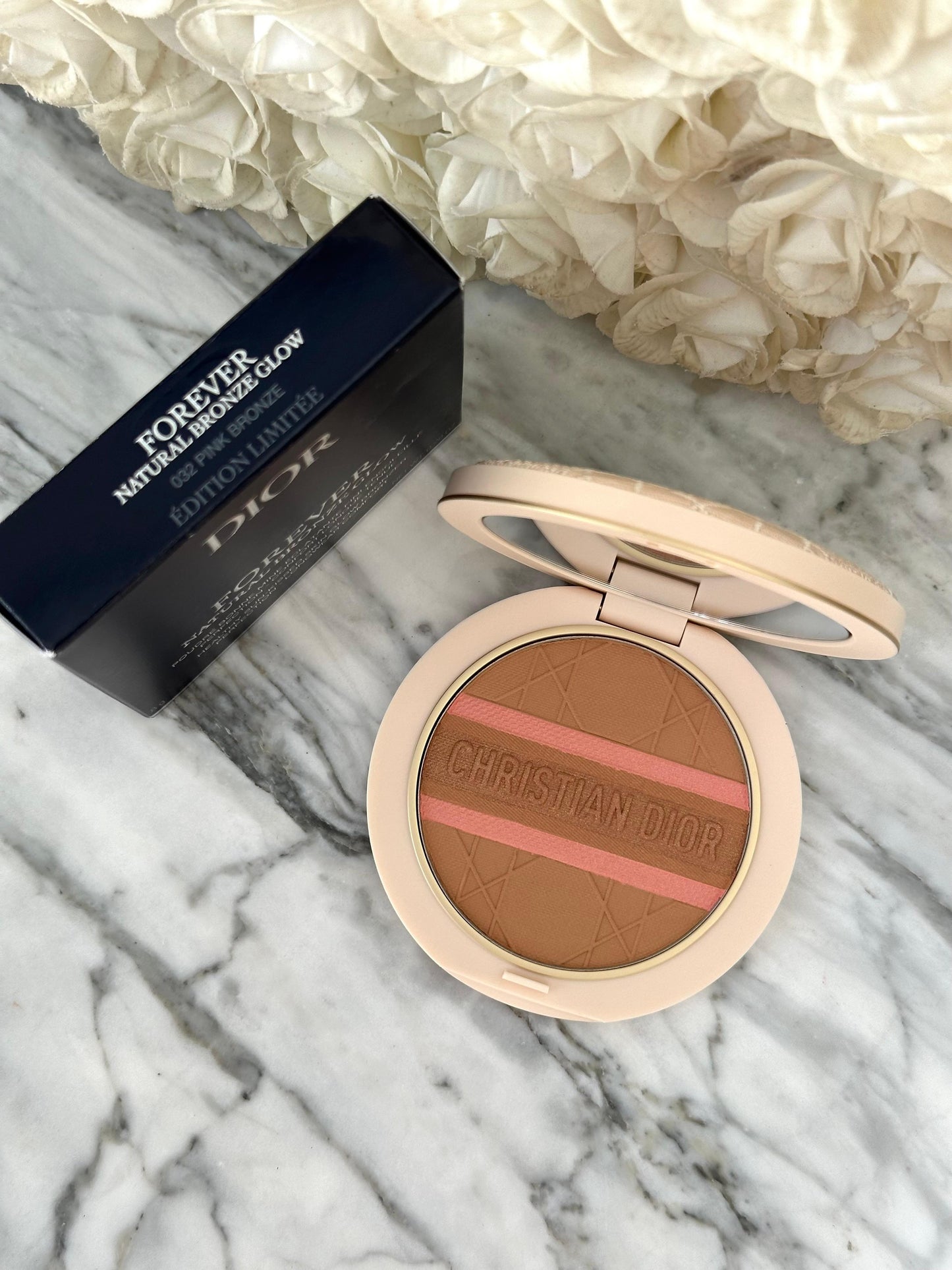 DIOR Forever Natural Bronze Glow - Limited Edition - Pink Bronze
Radiant Healthy Powder Sun-Kissed Finish
