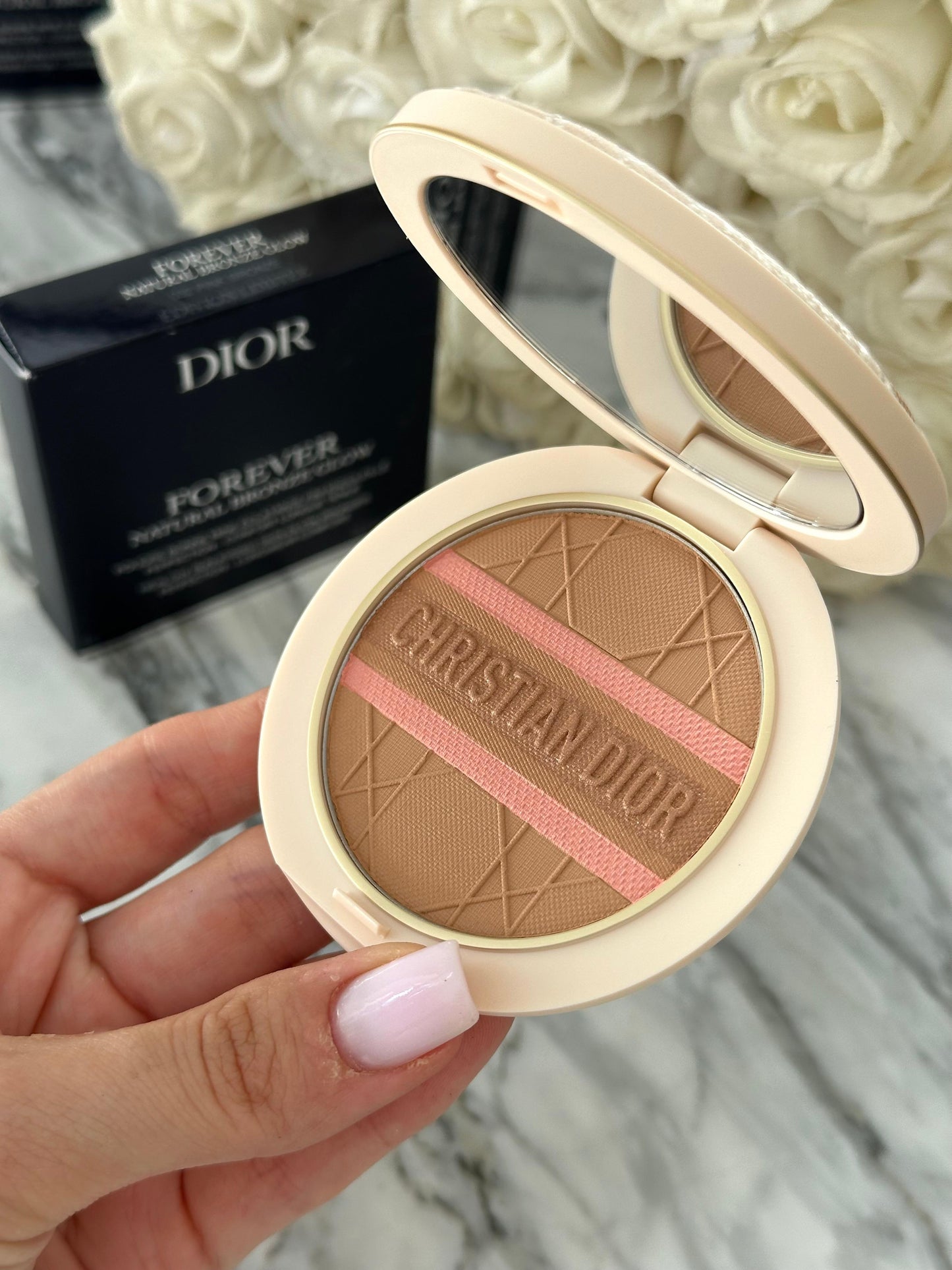 DIOR Forever Natural Bronze Glow - Limited Edition - Pink Bronze
Radiant Healthy Powder Sun-Kissed Finish