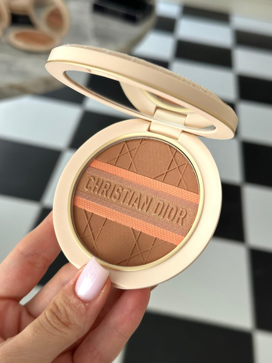DIOR Forever Natural Bronze Glow - Limited Edition - Peachy Bronze
Radiant Healthy Powder Sun-Kissed Finish