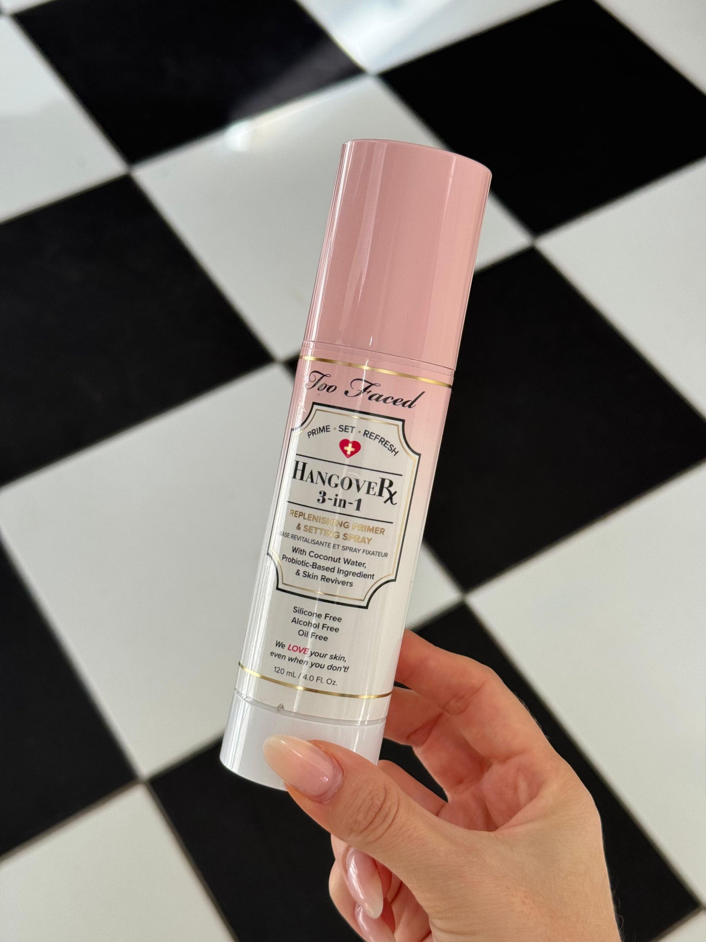 TOO FACED Hangover 3-in-1 Replenishing Primer & Setting Spray
Hydrates & Refreshes Skin