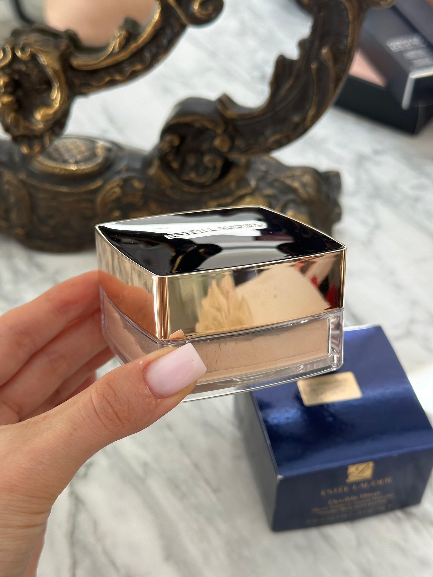 ESTÉE LAUDER Double Wear
Sheer Flattery Loose Powder - Extra Light Matte